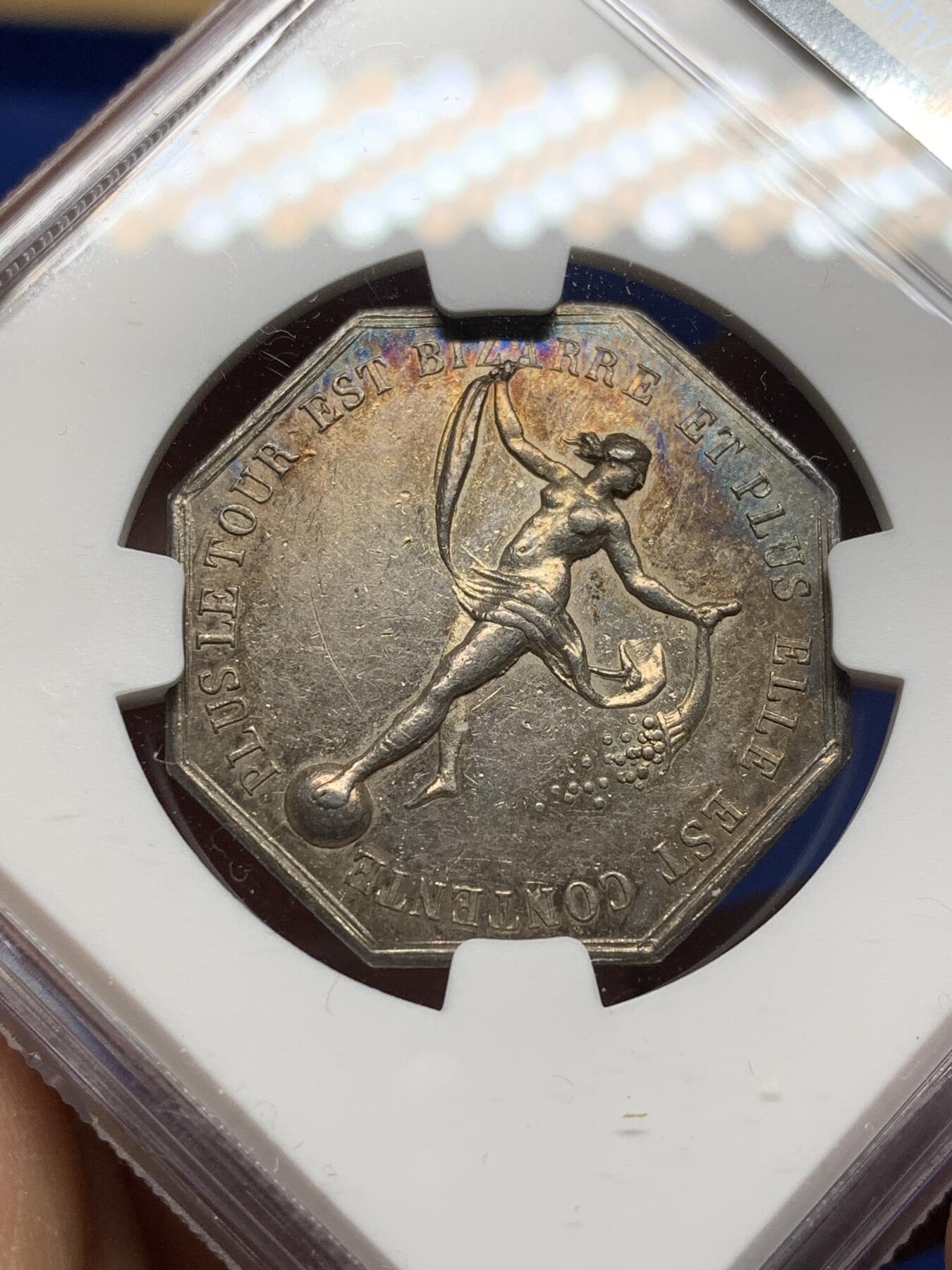 《竞宝斋》第472场 周日，周一，周二 3场连拍 （全场包邮）欢迎送拍 NGC AU58  法国双面神银质代币，早期品种 未标注边铭。铭文：“旅程越新奇，她就越快乐”