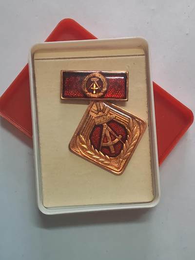 韵星假日军品类拍卖第47期 -- Rimey Holidays Militaria Auction 47 - 民主德国个人劳动荣誉奖章带原盒