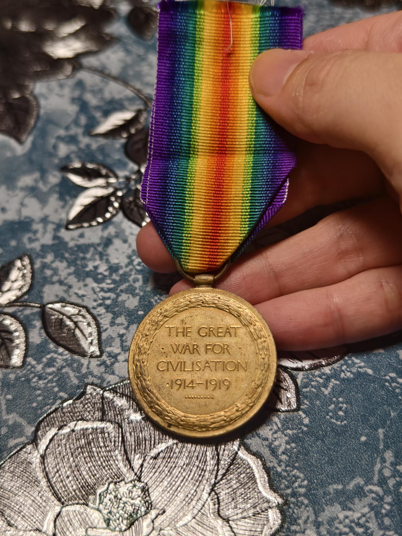 抚柳草堂-第十七期章牌钱币  奖章勋章限时免佣 满百包邮 放漏专场 英国（及英联邦）版一战胜利勋章（Victory Medal 1914-1919）由苏格兰著名雕塑家 威廉·麦克米伦（William McMillan设计