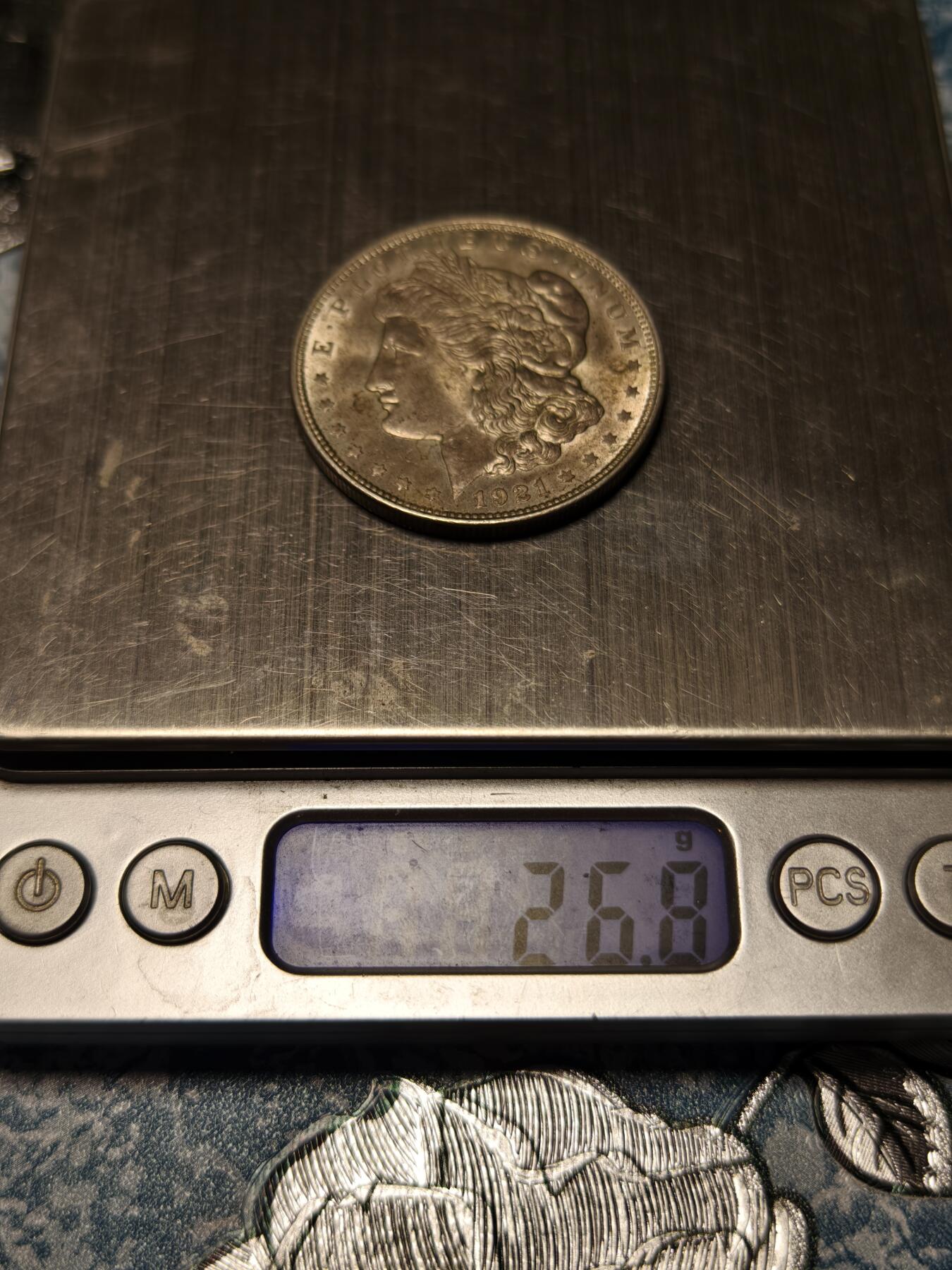 抚柳草堂-第十七期章牌钱币  奖章勋章限时免佣 满百包邮 放漏专场 1921美国摩根1美元大银币 重26.8g 状态非常好底板丝滑压力十足细节也很棒 几乎没有磨损