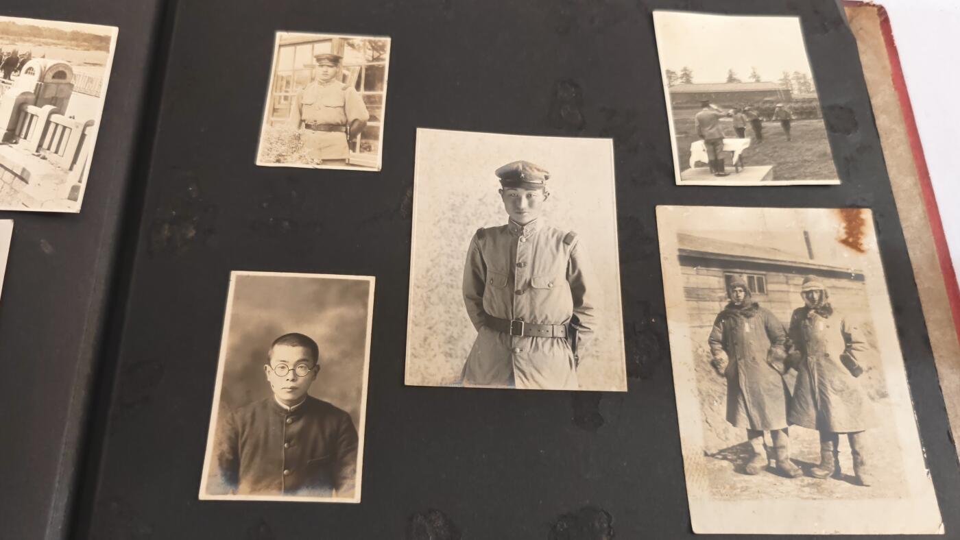 东亚勋章徽章主题拍卖 ⑨ 日军相册一本 要大量中国战场照片 飞机 租界巡警 马匹 合影 日式装备 还有不太好的照片等（ 极其珍贵 数量巨多分上中下三次才能展示完全 希望能都看一下 要部分可能上传重复130多张 （上）（一个上穿不完所以还有下 请在次出价）
