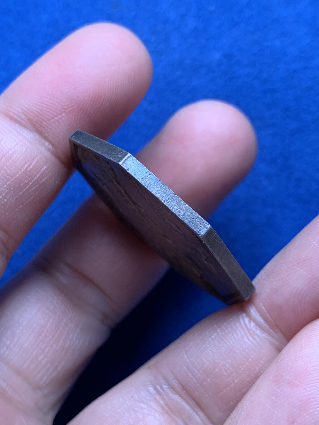 《竞宝斋》第472场 周日，周一，周二 3场连拍 （全场包邮）欢迎送拍 法国八角银质代币，塞纳河三座铁桥公司，塞纳河畔外景，20.00g，35mm，早期无边铭，好品难寻