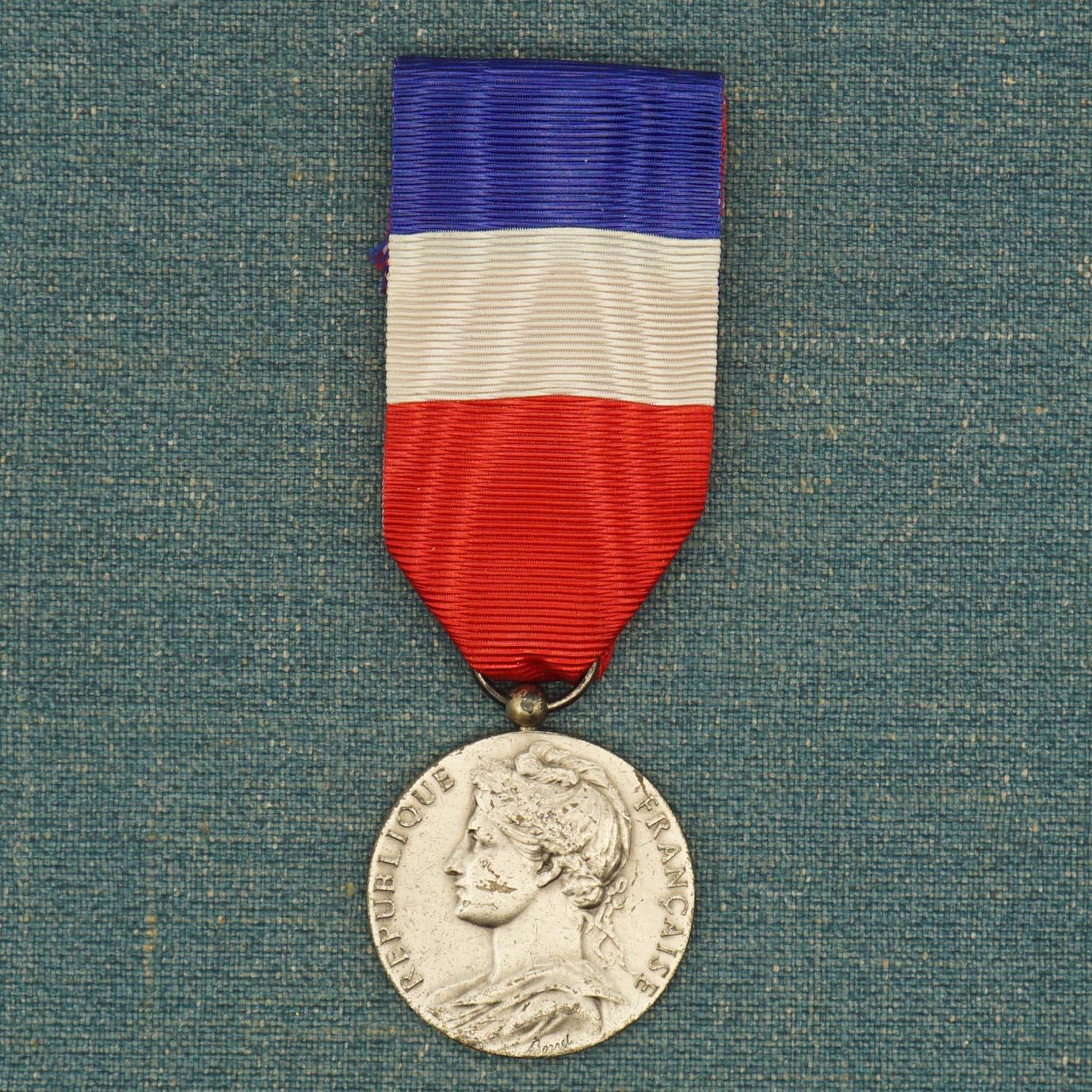 【涛泉堂】第40期（3月22日）勋奖章徽章专场拍卖 法国银级劳动荣誉奖章