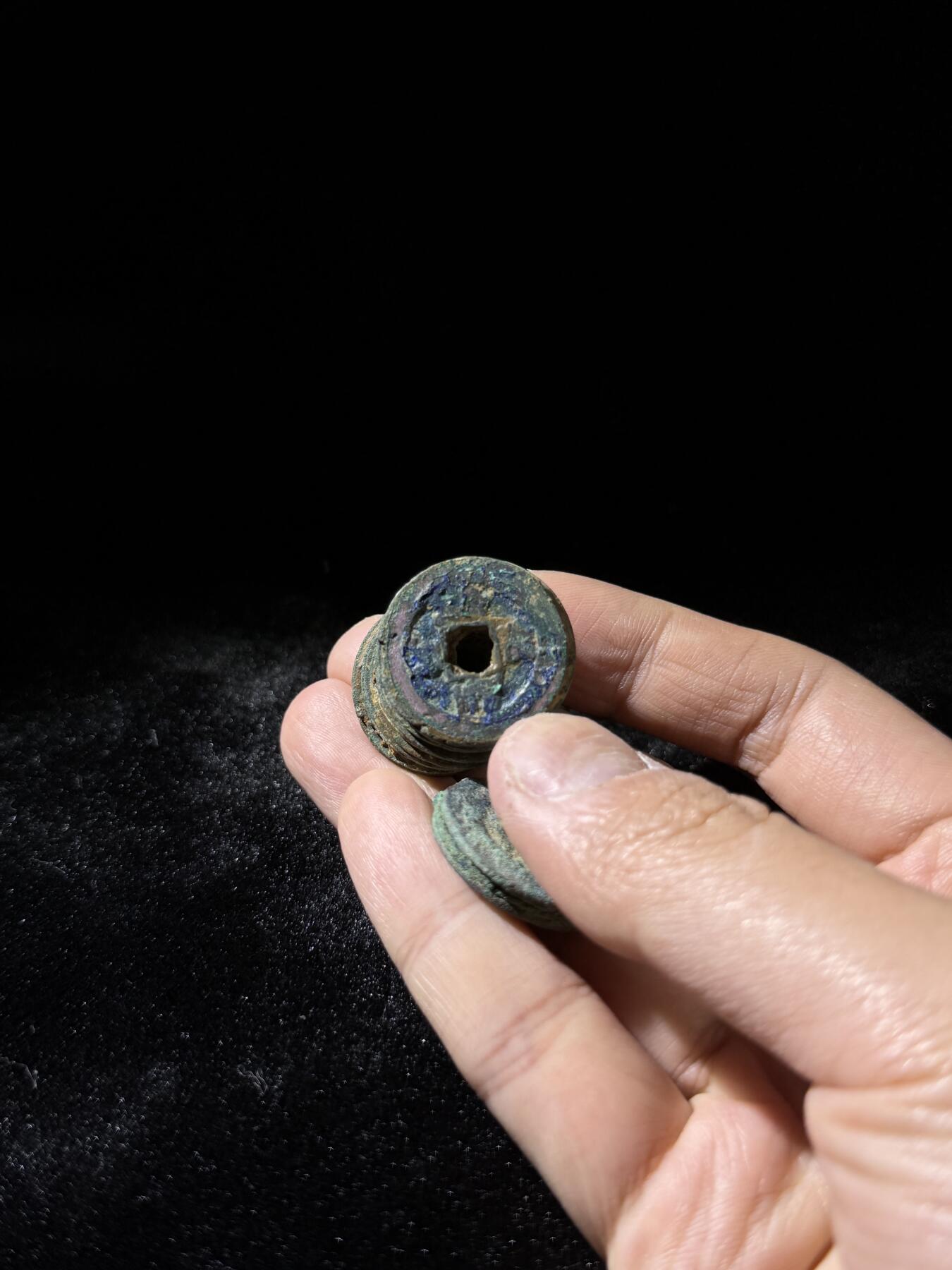 戎马世界章牌大赏，铜钱场 宋小平钱坨子加小饼子一组，共15枚