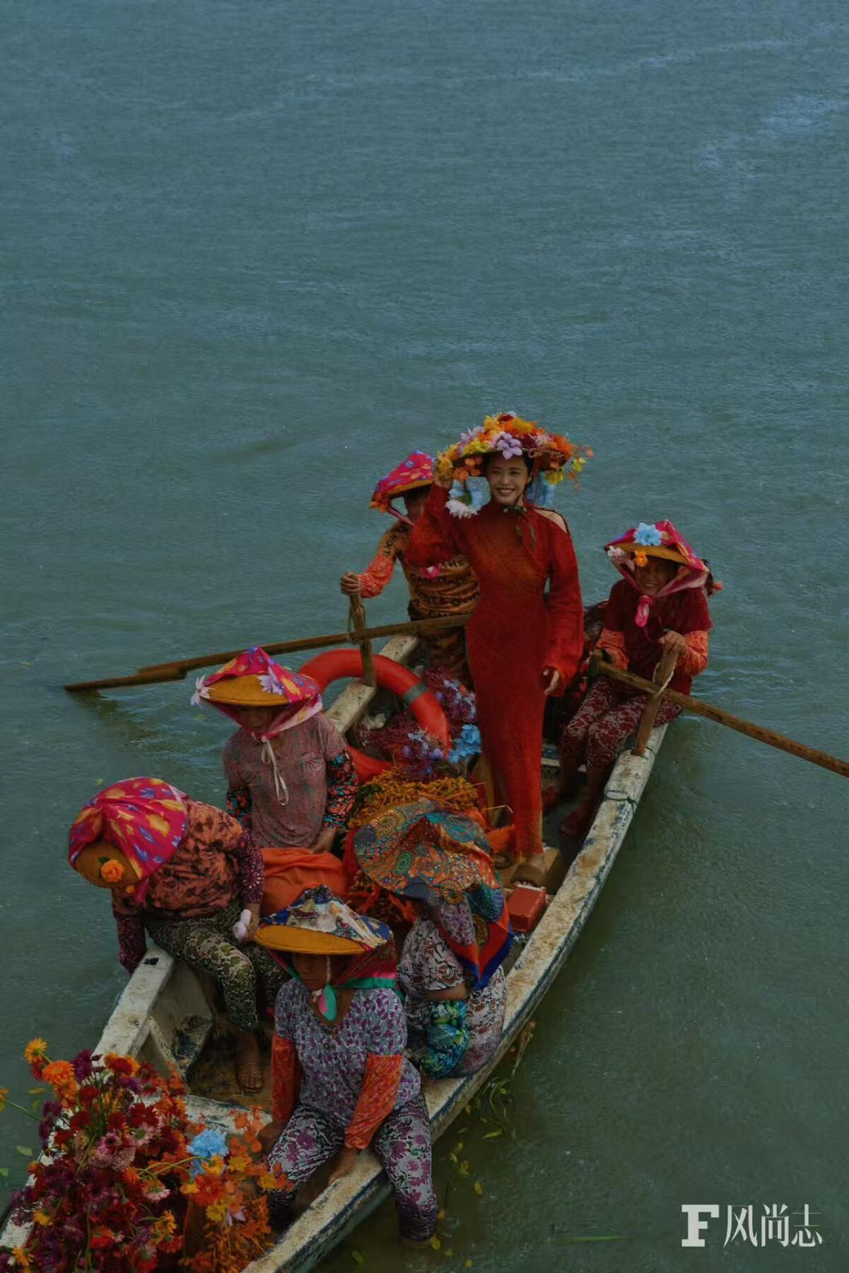 零元拍：这怎么姚晨离婚就问有没有姚晨签名，人家只是离婚又不是不给签名了[捂脸]只有一张姚晨亲签家乡泉州簪花纪念卡，来拍吧！