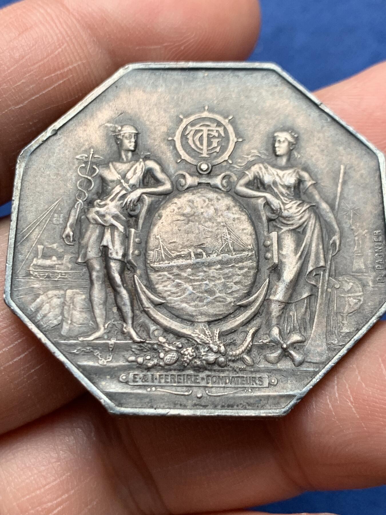 《竞宝斋》第472场 周日，周一，周二 3场连拍 （全场包邮）欢迎送拍 法国跨大西洋邮政八角银质代币，27.35g，38.5mm，丰饶角边铭