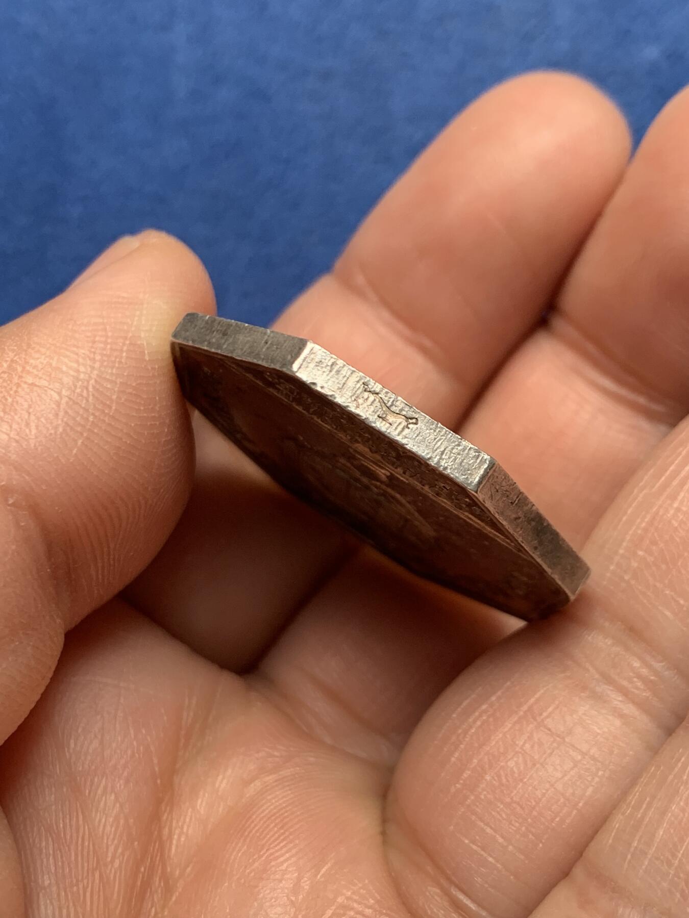 《竞宝斋》第472场 周日，周一，周二 3场连拍 （全场包邮）欢迎送拍 法国路易·菲利普一世头像巴黎公证人八角银质代币，18.86g，32.4mm，油灯边铭