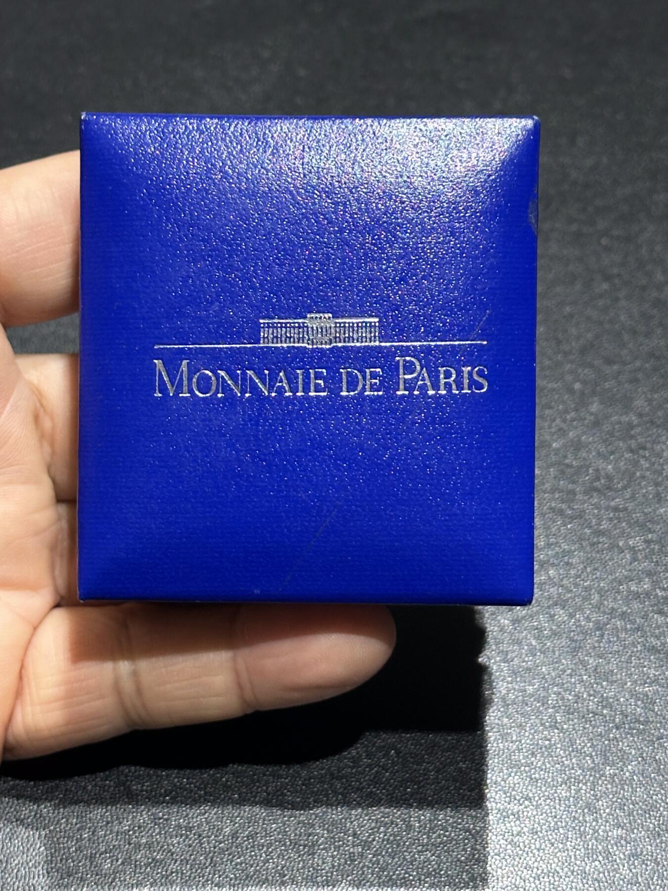 《外钞收藏家》第六百一十九期（精品场）（长期征集拍品、欢迎藏友们联系合作） 1997年法国10法郎 精致银币 穿草裙跳舞的小女孩 原盒原证书