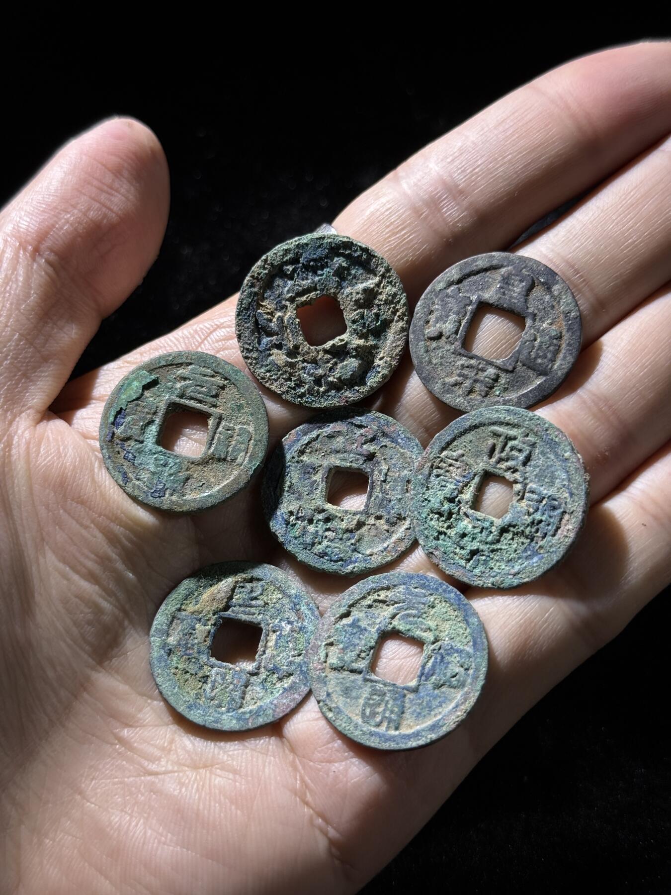 戎马世界章牌大赏，铜钱场 元佑、皇宋、政和通宝小平钱一组