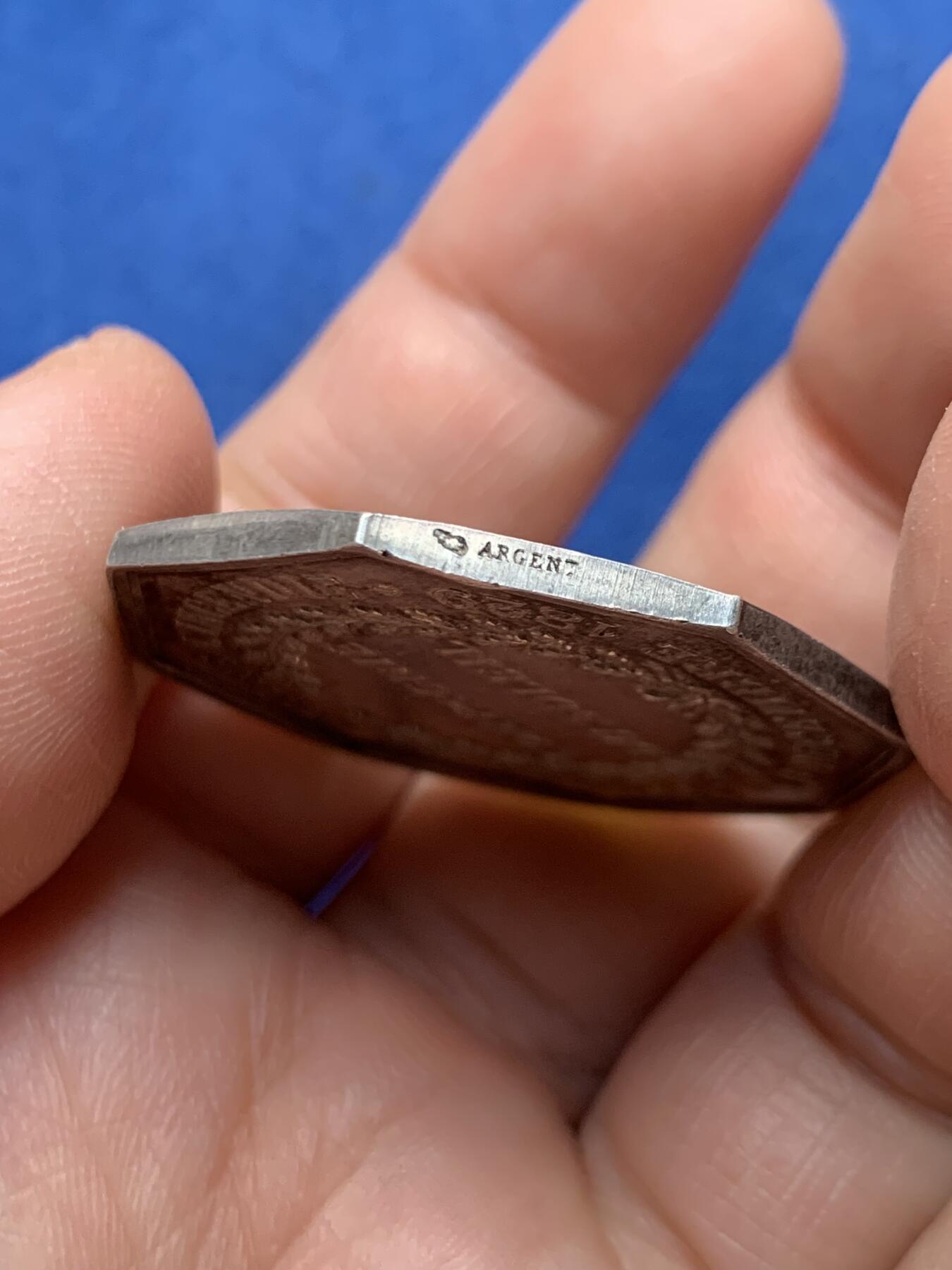 《竞宝斋》第472场 周日，周一，周二 3场连拍 （全场包邮）欢迎送拍 法国八角银质代币，太阳保险公司，20.35g，36.8mm，丰饶角边铭