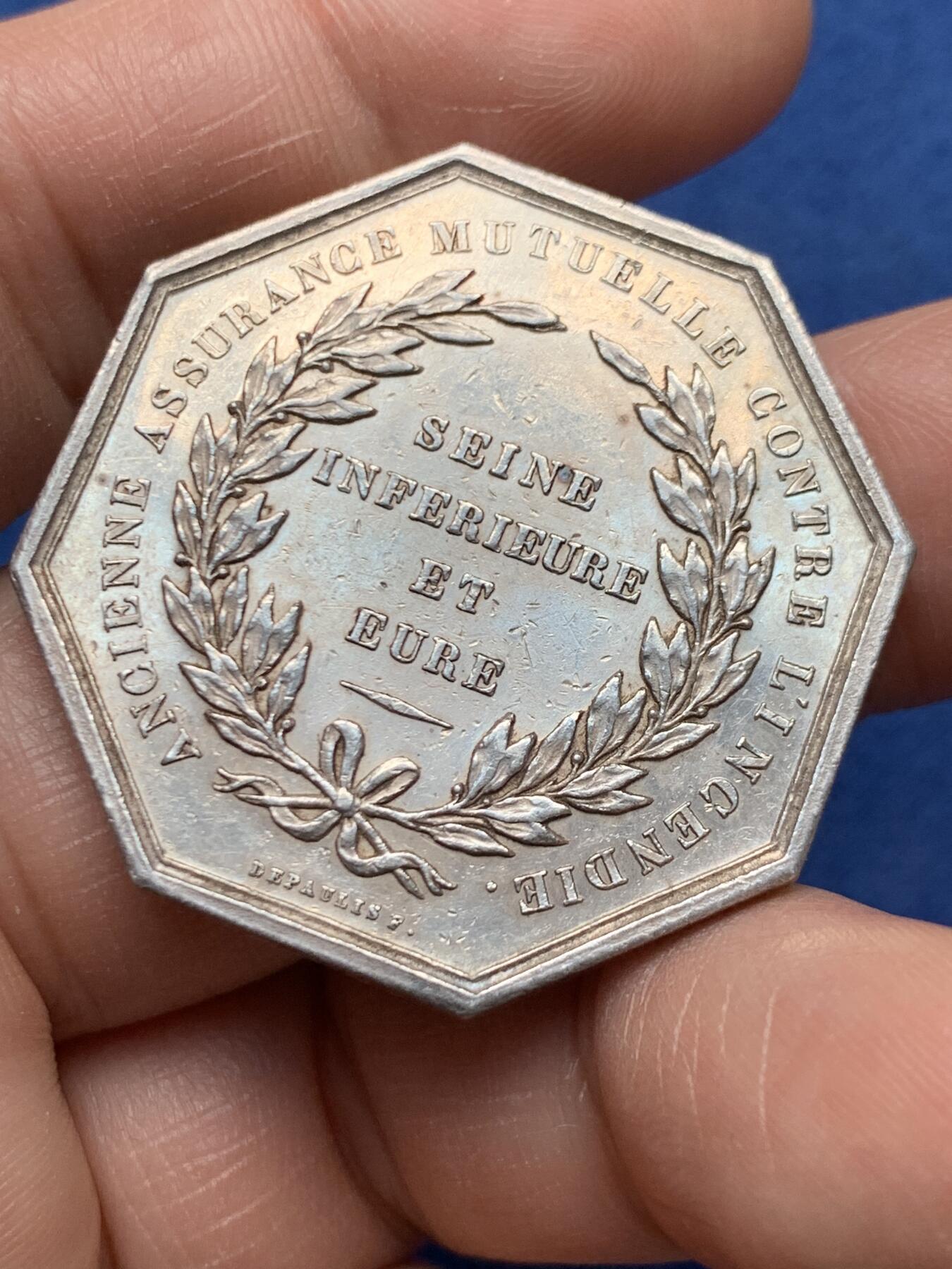 《竞宝斋》第472场 周日，周一，周二 3场连拍 （全场包邮）欢迎送拍 法国八角银质代币，凤凰火灾保险公司，22.67g，36.2mm，蜜蜂边铭