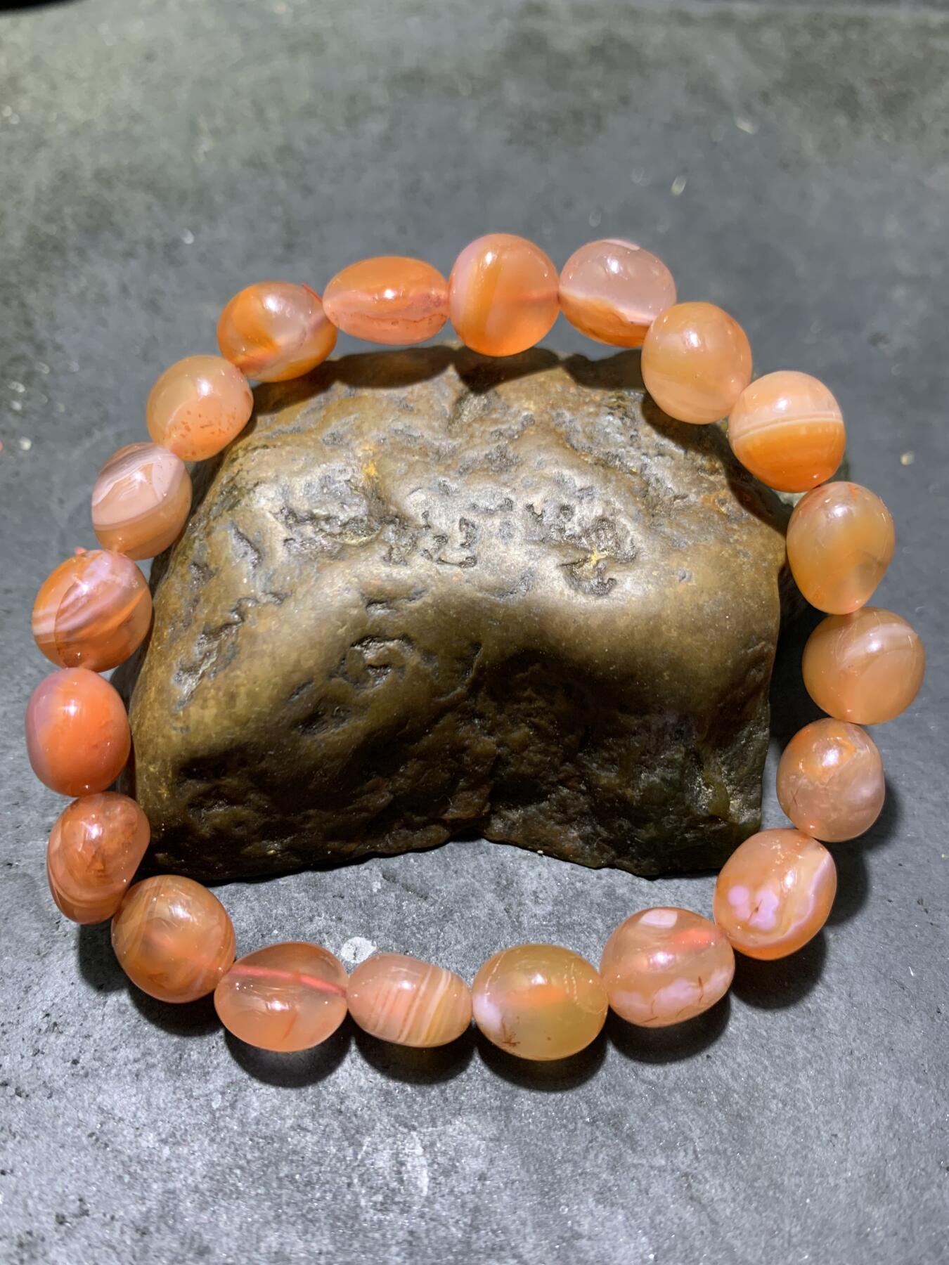 川料樱桃红南红玛瑙随形糖豆单圈手串一条，