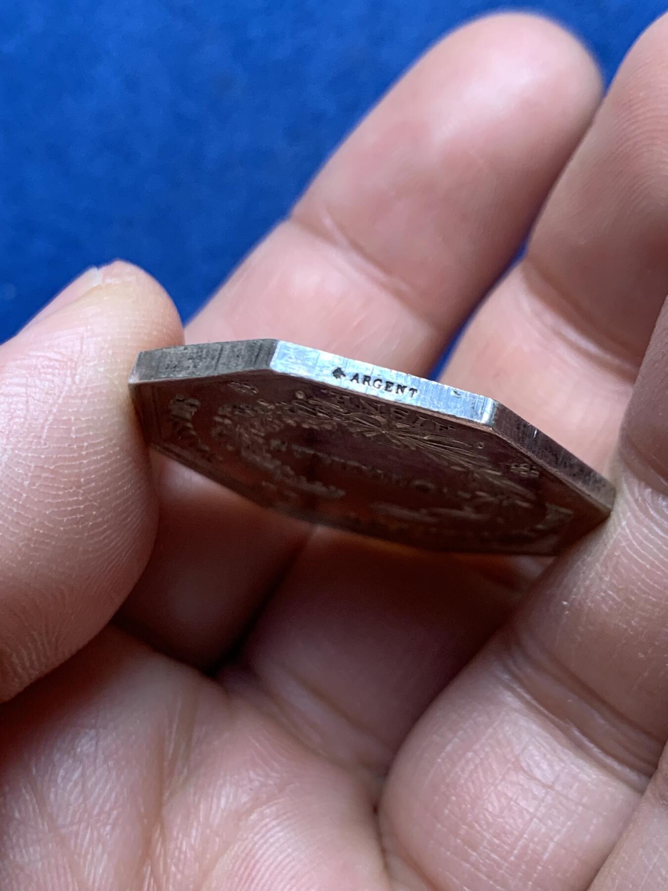 《竞宝斋》第472场 周日，周一，周二 3场连拍 （全场包邮）欢迎送拍 法国JETON银质八角，苏瓦松公证人，直径31.9毫米，克重15.08，边铭：蜜蜂+argent