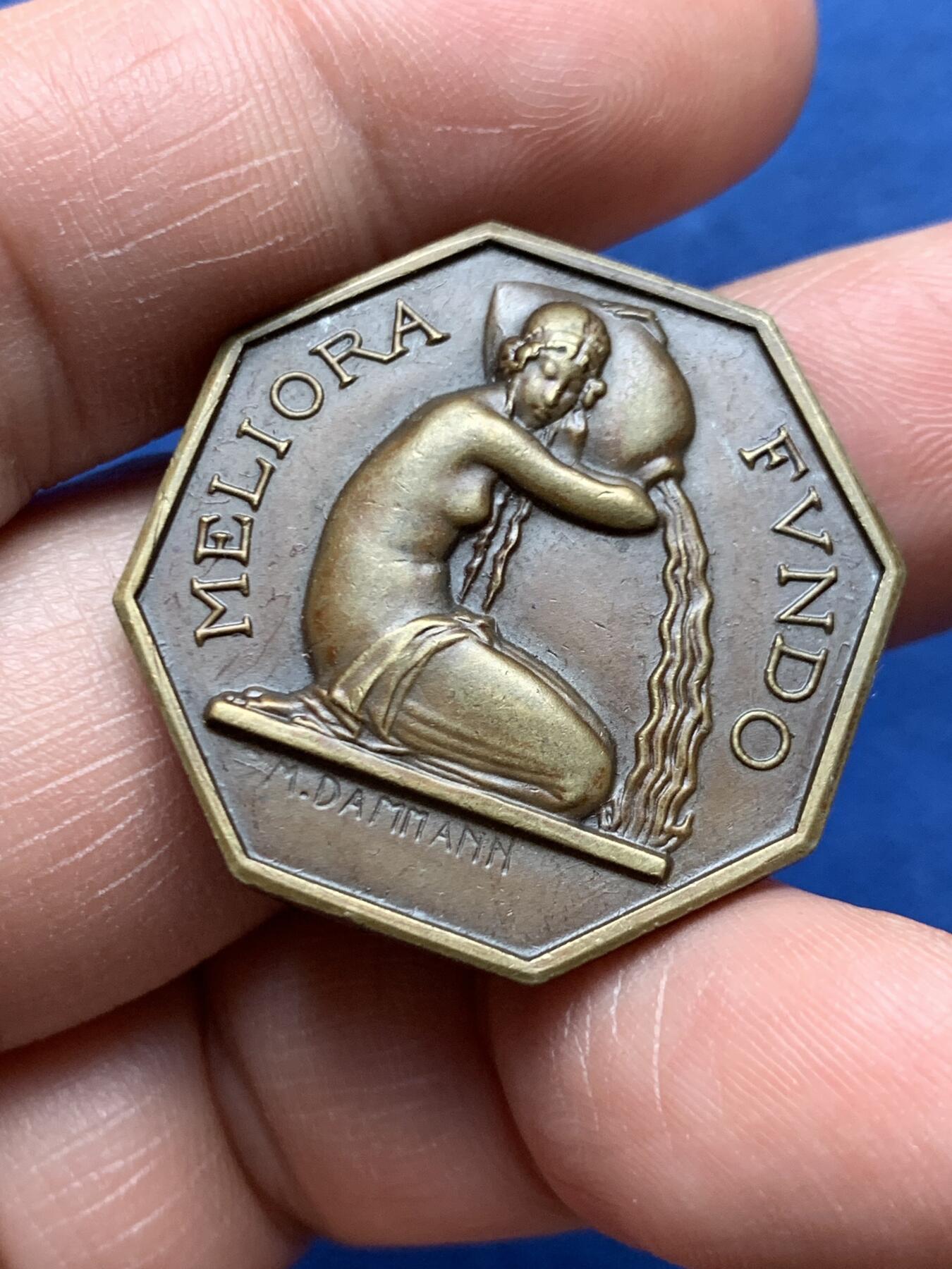 《竞宝斋》第472场 周日，周一，周二 3场连拍 （全场包邮）欢迎送拍 法国塞扎娜储蓄银行八角铜质代币，13.71g，29.8mm，丰饶角边铭