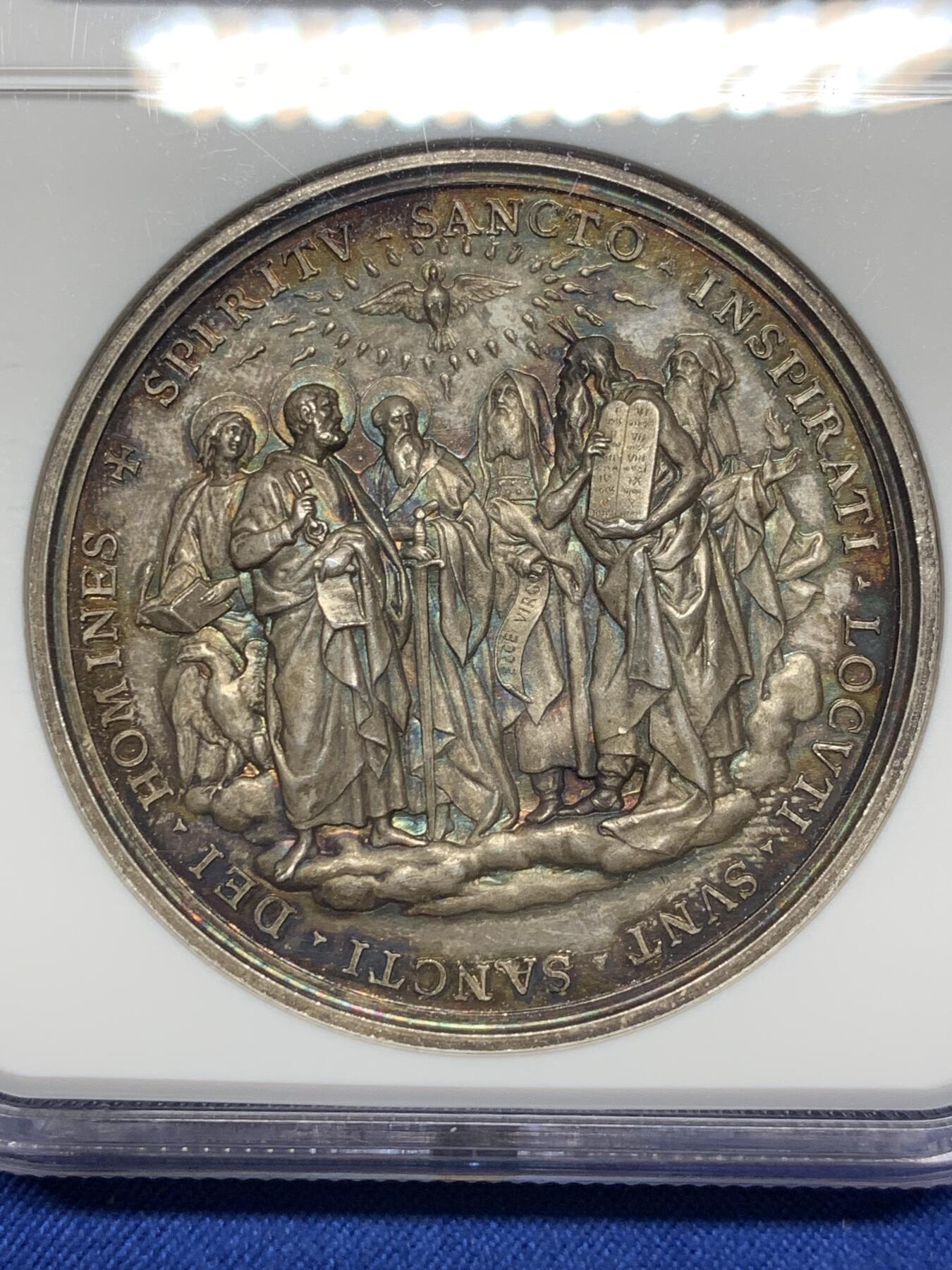 《竞宝斋》第472场 周日，周一，周二 3场连拍 （全场包邮）欢迎送拍 NGC MS64 教皇国梵蒂冈利奥十三世成立圣经研究委员会纪念大银章，五彩包浆 高浮雕，直径44mm， 冠军分，加厚盒