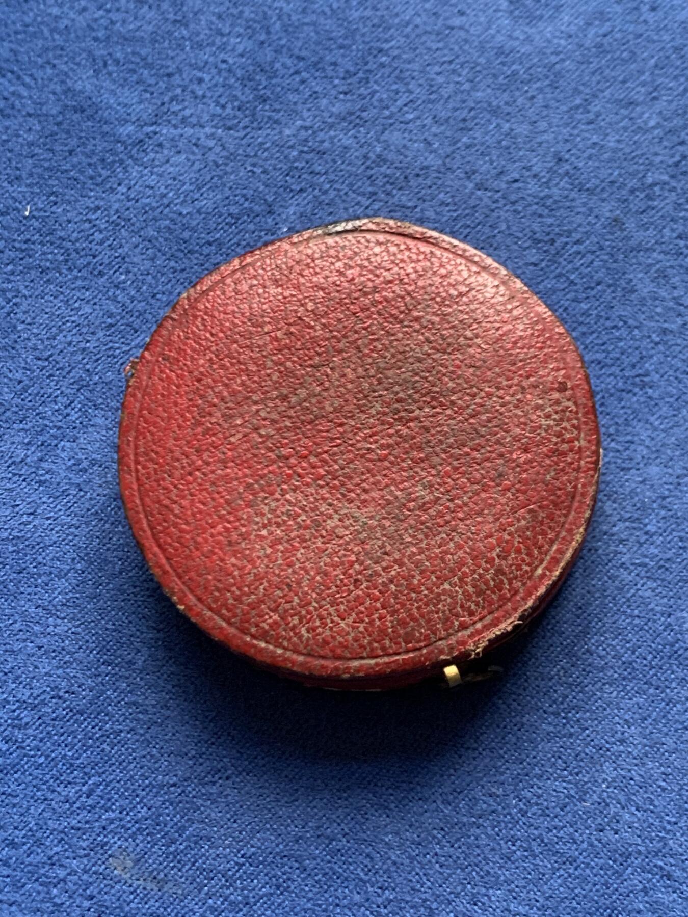 《竞宝斋》第472场 周日，周一，周二 3场连拍 （全场包邮）欢迎送拍 法国蓬图瓦兹农业与园艺协会银章 35.1mm 20.7g 蜜蜂银标 带盒