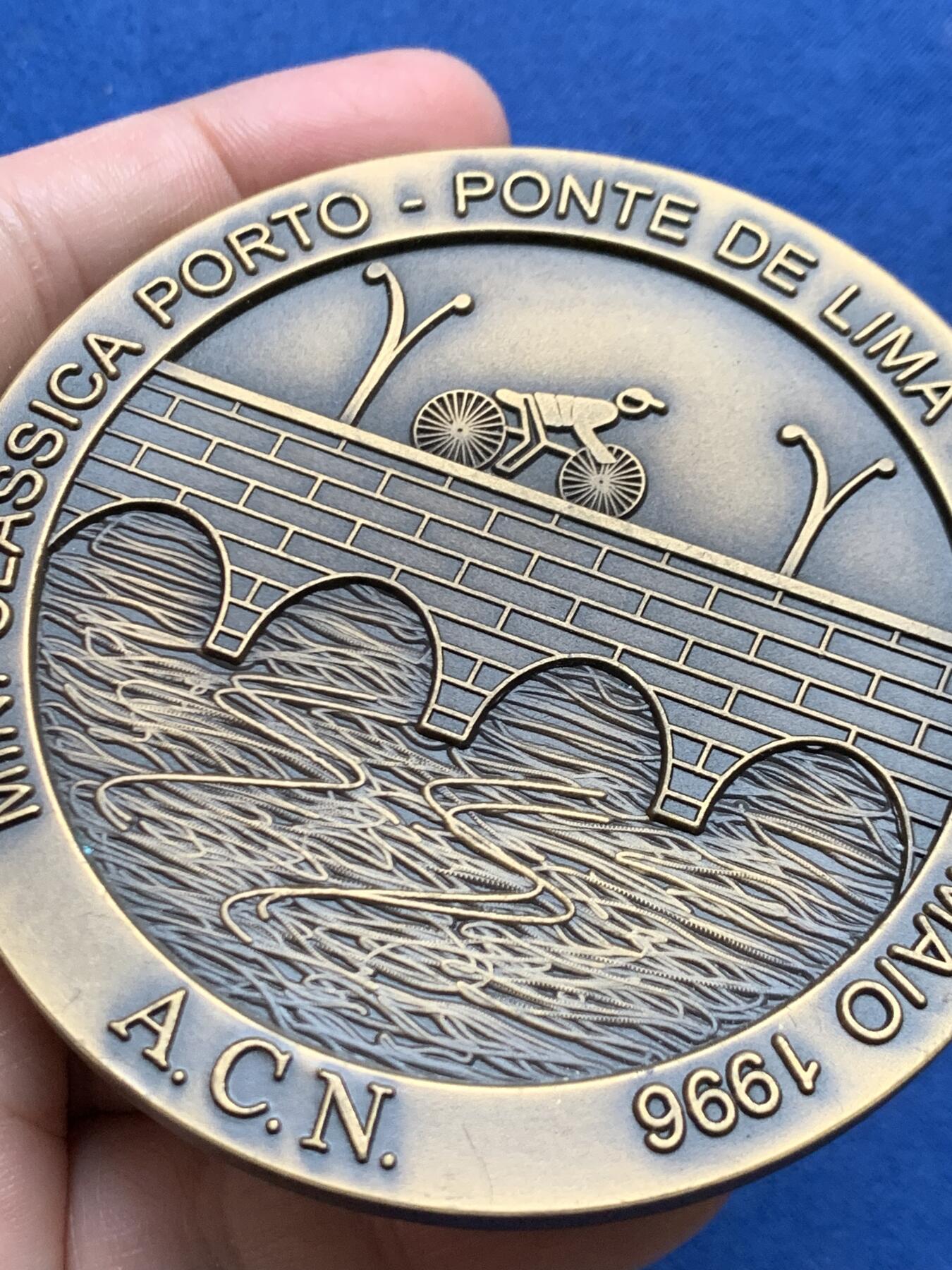 《竞宝斋》第472场 周日，周一，周二 3场连拍 （全场包邮）欢迎送拍 葡萄牙1996波尔图自行车大赛铜章，79.8mm，206g