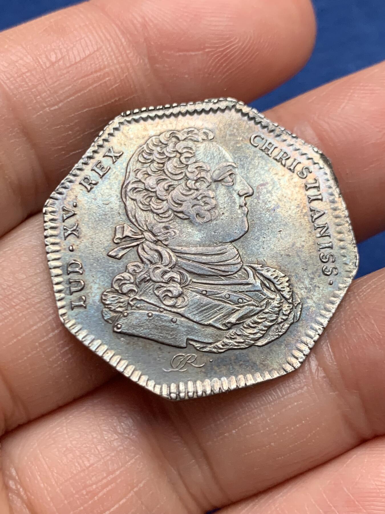 《竞宝斋》第472场 周日，周一，周二 3场连拍 （全场包邮）欢迎送拍 法国八角银质jeton，路易十五头像建筑木材专员，9.37g，30.7mm，早期无边铭