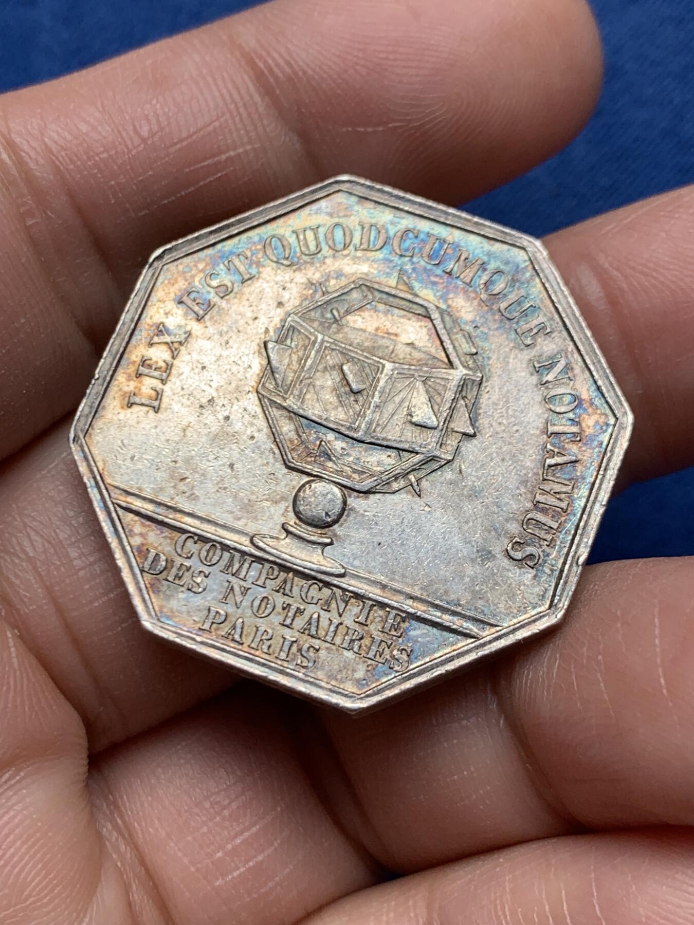 《竞宝斋》第472场 周日，周一，周二 3场连拍 （全场包邮）欢迎送拍 法国路易·菲利普一世头像巴黎公证人八角银质代币，18.86g，32.4mm，油灯边铭