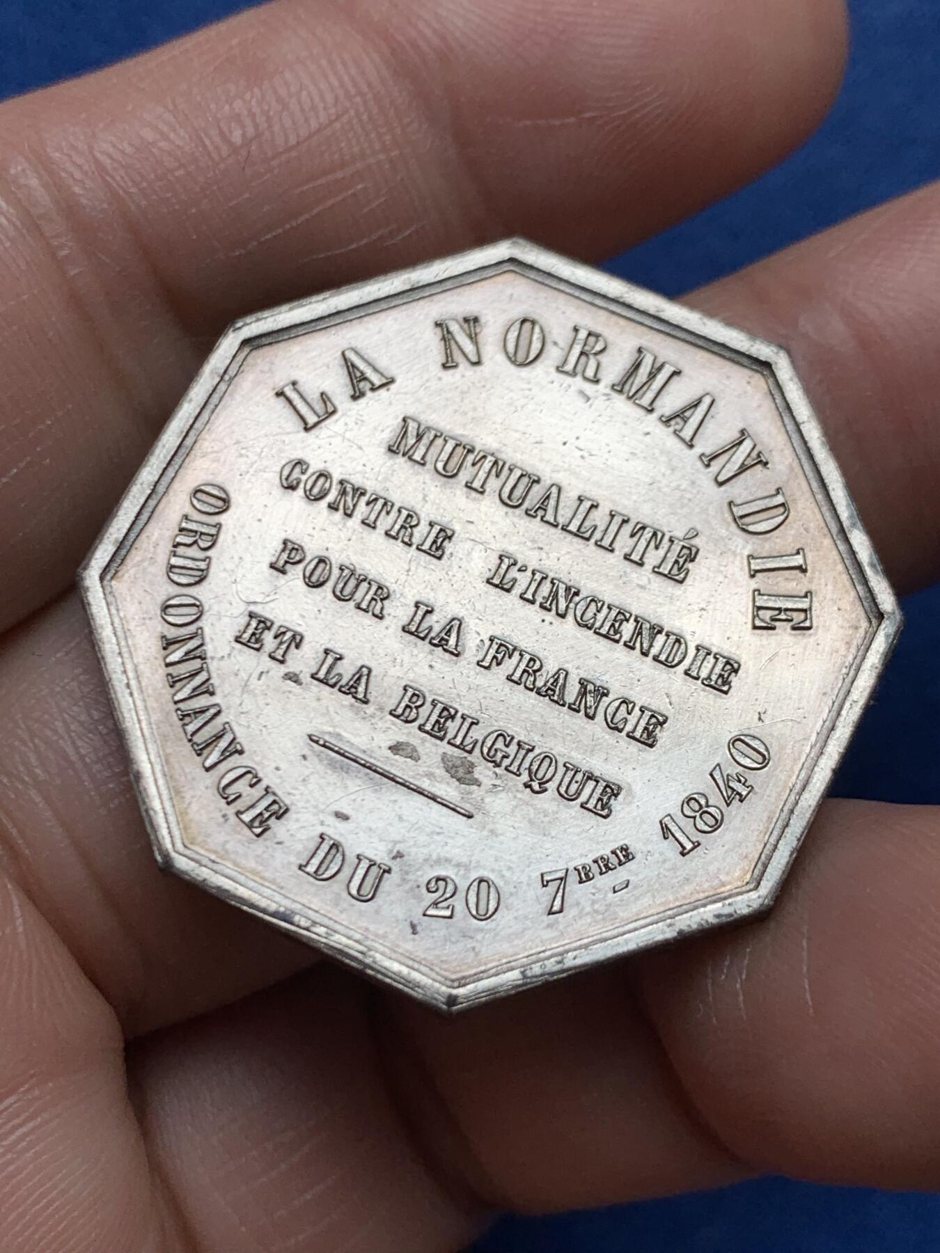 《竞宝斋》第472场 周日，周一，周二 3场连拍 （全场包邮）欢迎送拍 法国八角银质代币，诺曼底火灾保险公司，17.47g，33.3mm，丰饶角边铭