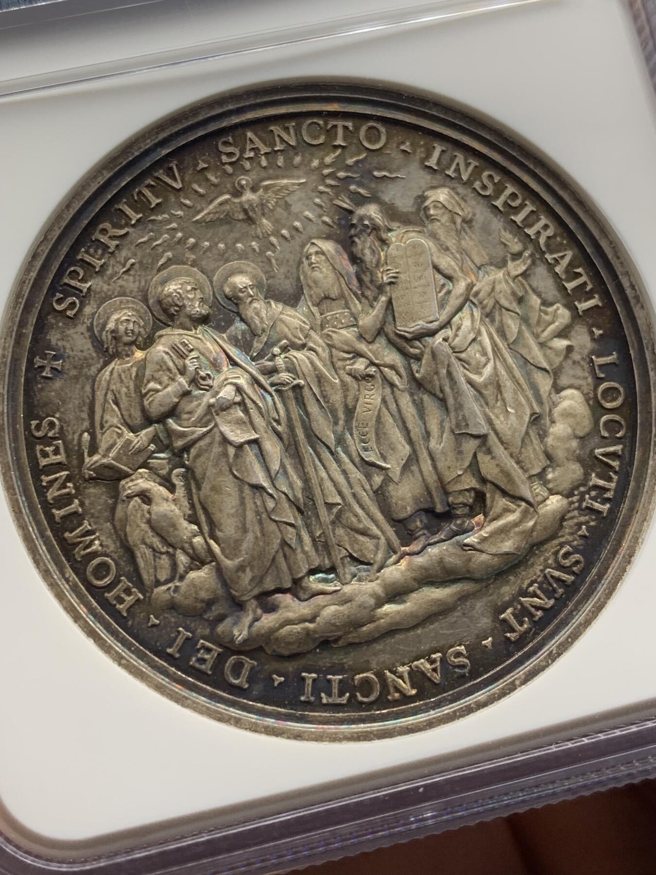 《竞宝斋》第472场 周日，周一，周二 3场连拍 （全场包邮）欢迎送拍 NGC MS64 教皇国梵蒂冈利奥十三世成立圣经研究委员会纪念大银章，五彩包浆 高浮雕，直径44mm， 冠军分，加厚盒