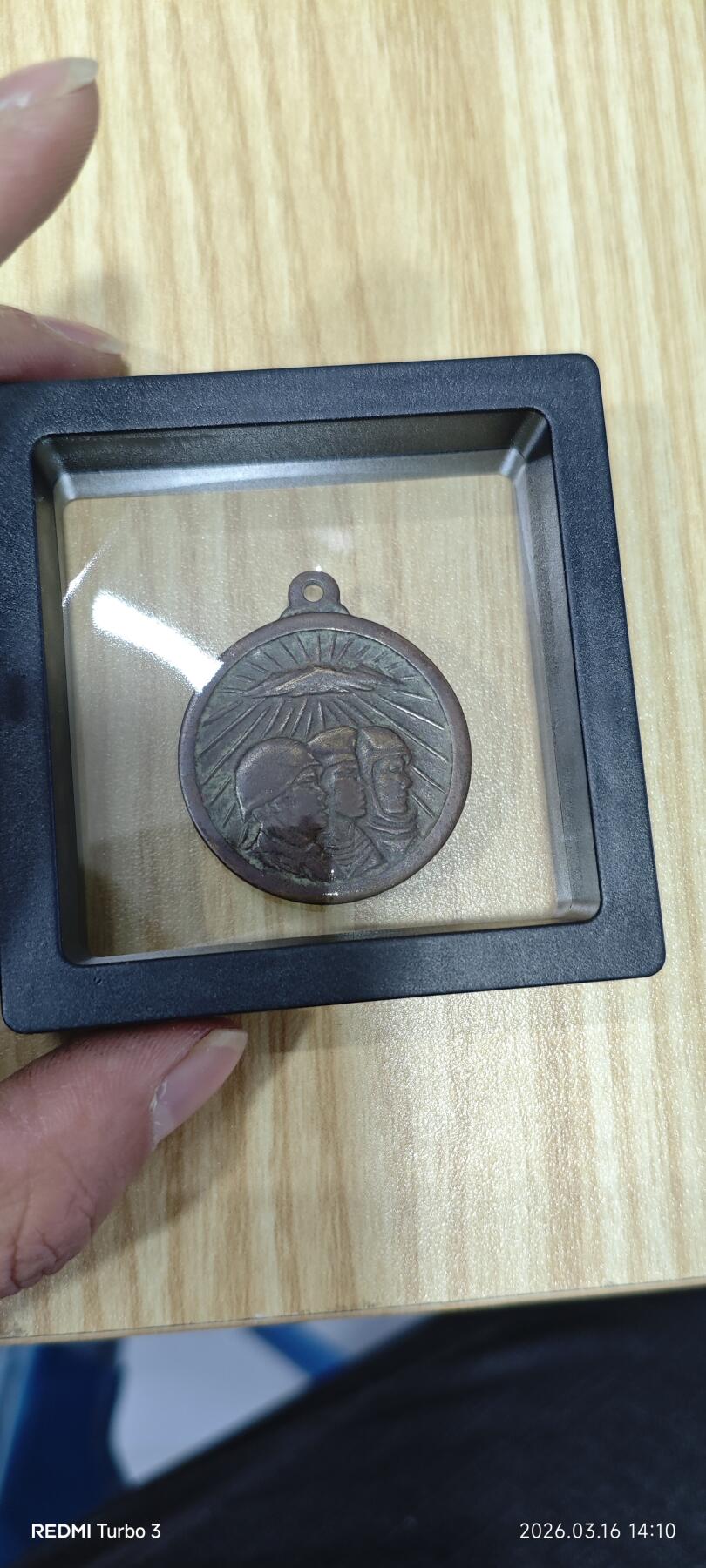 朝鲜徽章一组，18枚