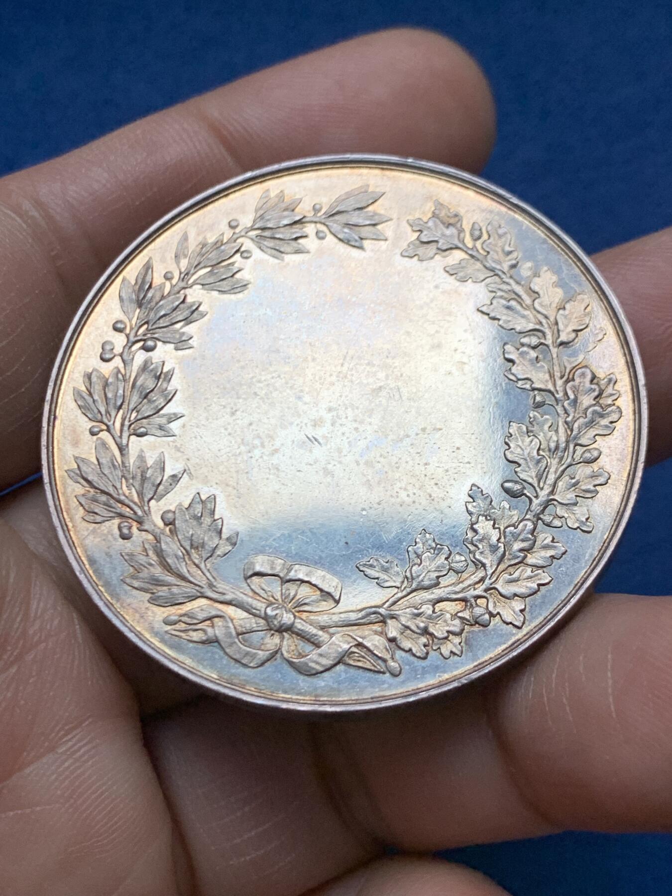 《竞宝斋》第472场 周日，周一，周二 3场连拍 （全场包邮）欢迎送拍 瑞士表彰工业和美术银质奖章，40.15g，45.4mm，侧面：L. FURET