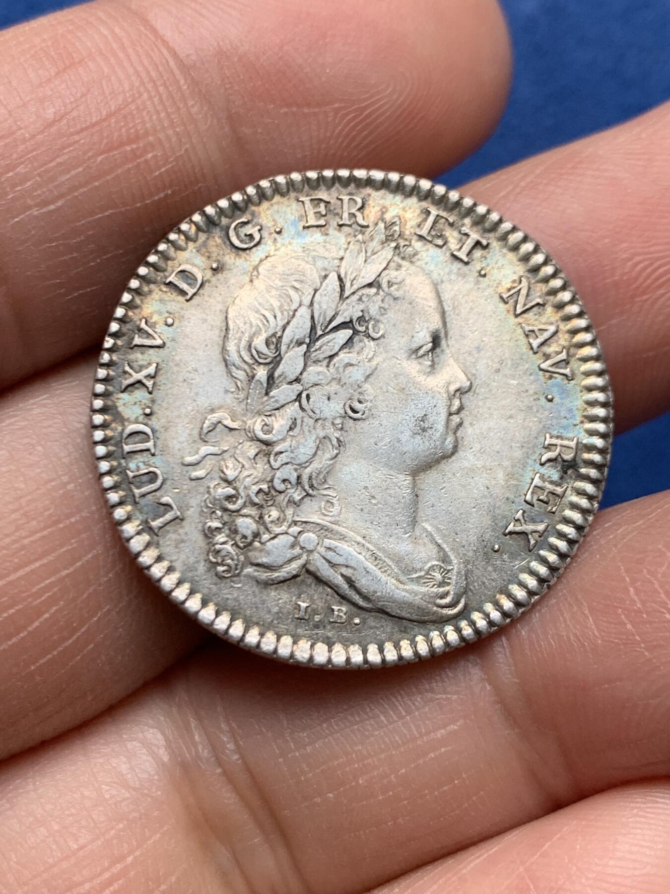 《竞宝斋》第472场 周日，周一，周二 3场连拍 （全场包邮）欢迎送拍 法国路易十五头像巴黎城市景观银质代币，6.14g，28.9mm