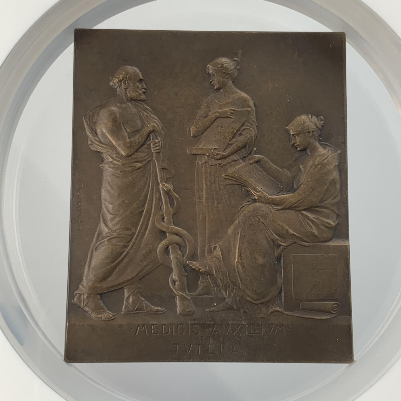 掌中浮雕-藏着的欧洲第055场 NGC MS63 : 1908年法国新艺术运动50周年之国际医学会纪念章，70 X 58mm；Nicolas Maier法国章优秀作品集#239号