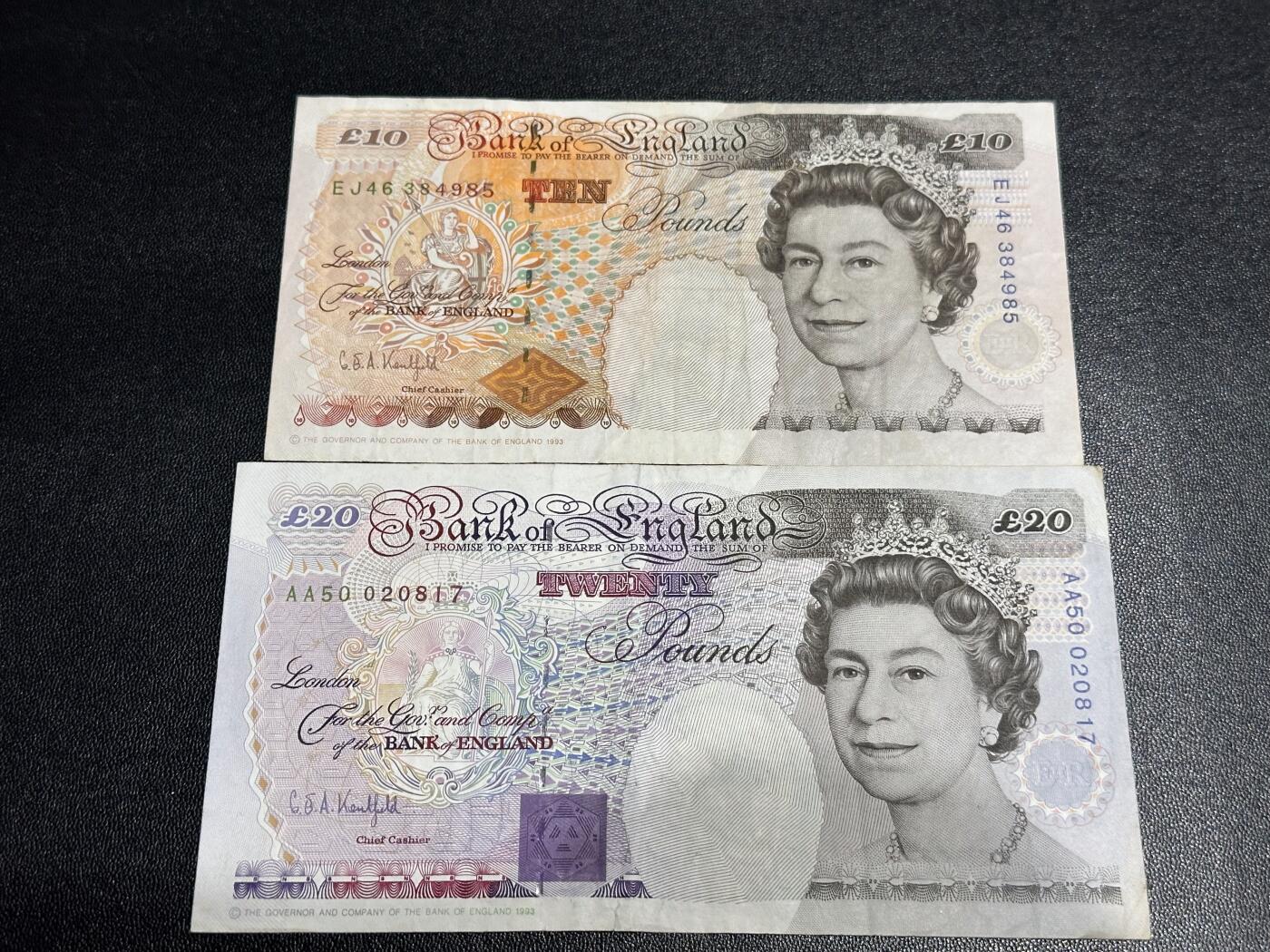 《外钞收藏家》第六百一十九期（精品场）（长期征集拍品、欢迎藏友们联系合作） 英国E序列10和20镑 2张一起 非全新 品相如图