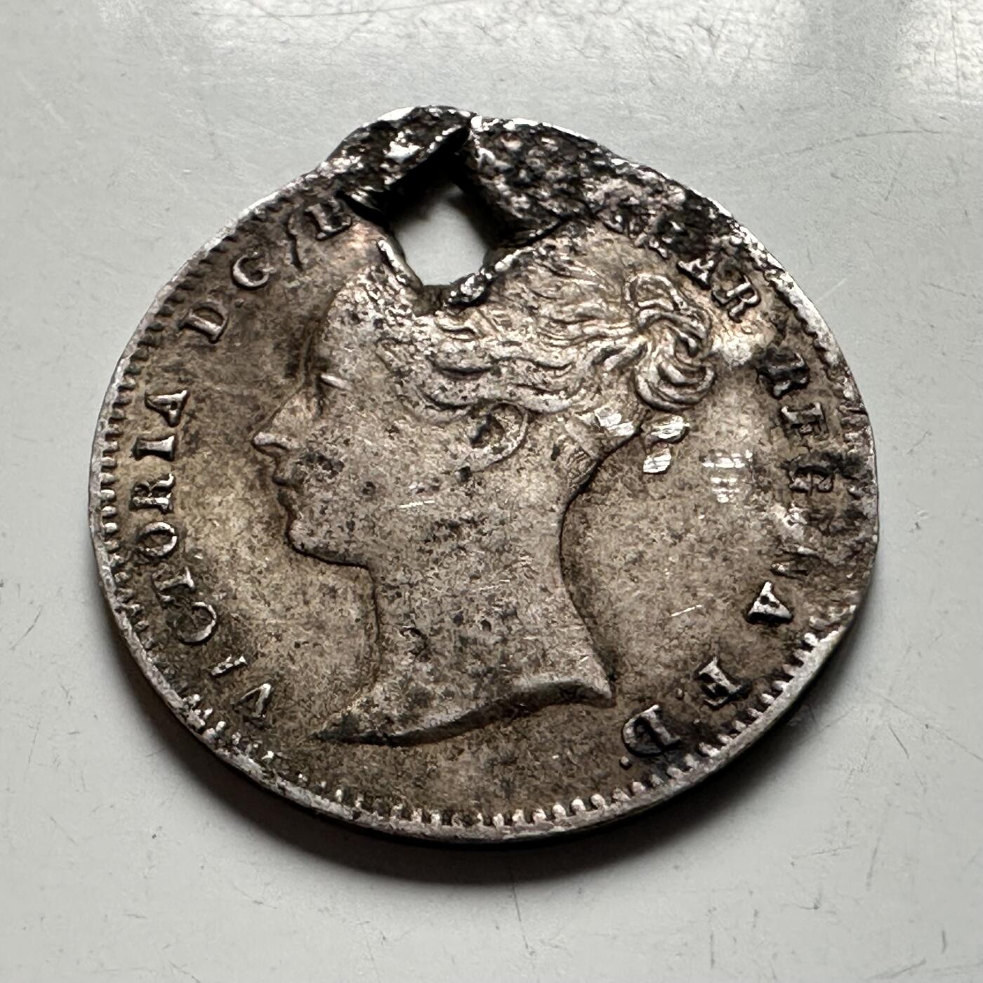 🌹外币初藏🌹🐯2026年第30场   每周二四六晚8️⃣点 接代拍 英国1861年 维多利亚 3便士 银币 92.5%银 1.41克 16毫米