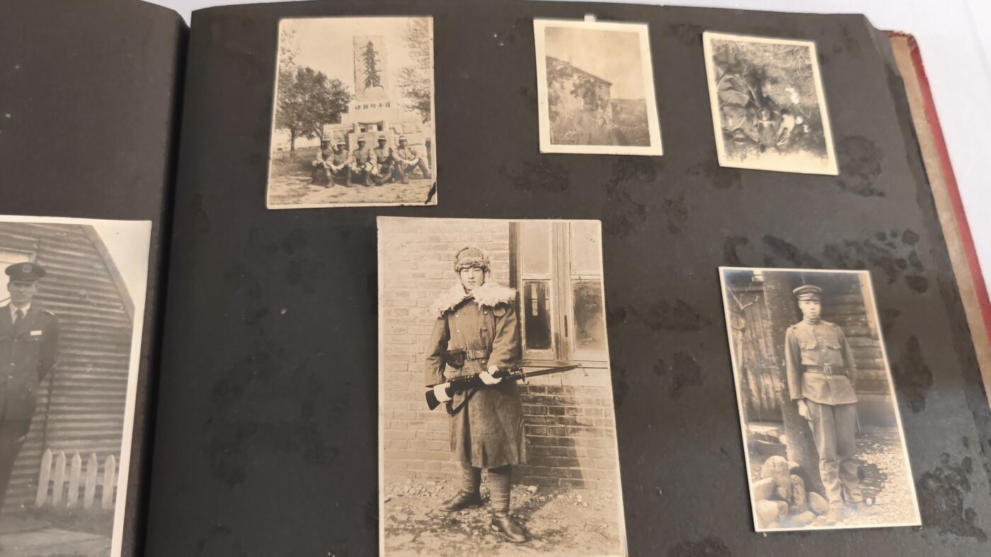 东亚勋章徽章主题拍卖 ⑨ 日军相册一本 要大量中国战场照片 飞机 租界巡警 马匹 合影 日式装备 还有不太好的照片等（ 极其珍贵 数量巨多分上中下三次才能展示完全 希望能都看一下 要部分可能上传重复130多张 （上）（一个上穿不完所以还有下 请在次出价）