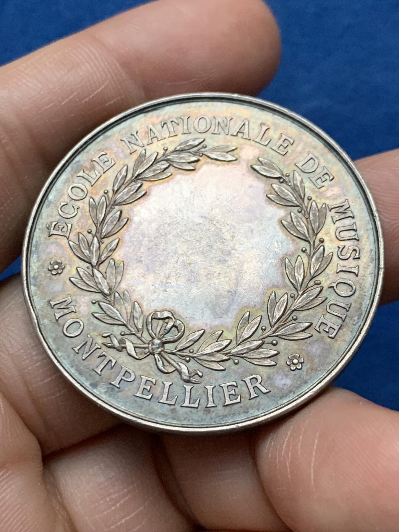 《竞宝斋》第472场 周日，周一，周二 3场连拍 （全场包邮）欢迎送拍 法国蒙彼利埃国立音乐学院银章，39.65g，40.8mm，丰饶角边铭