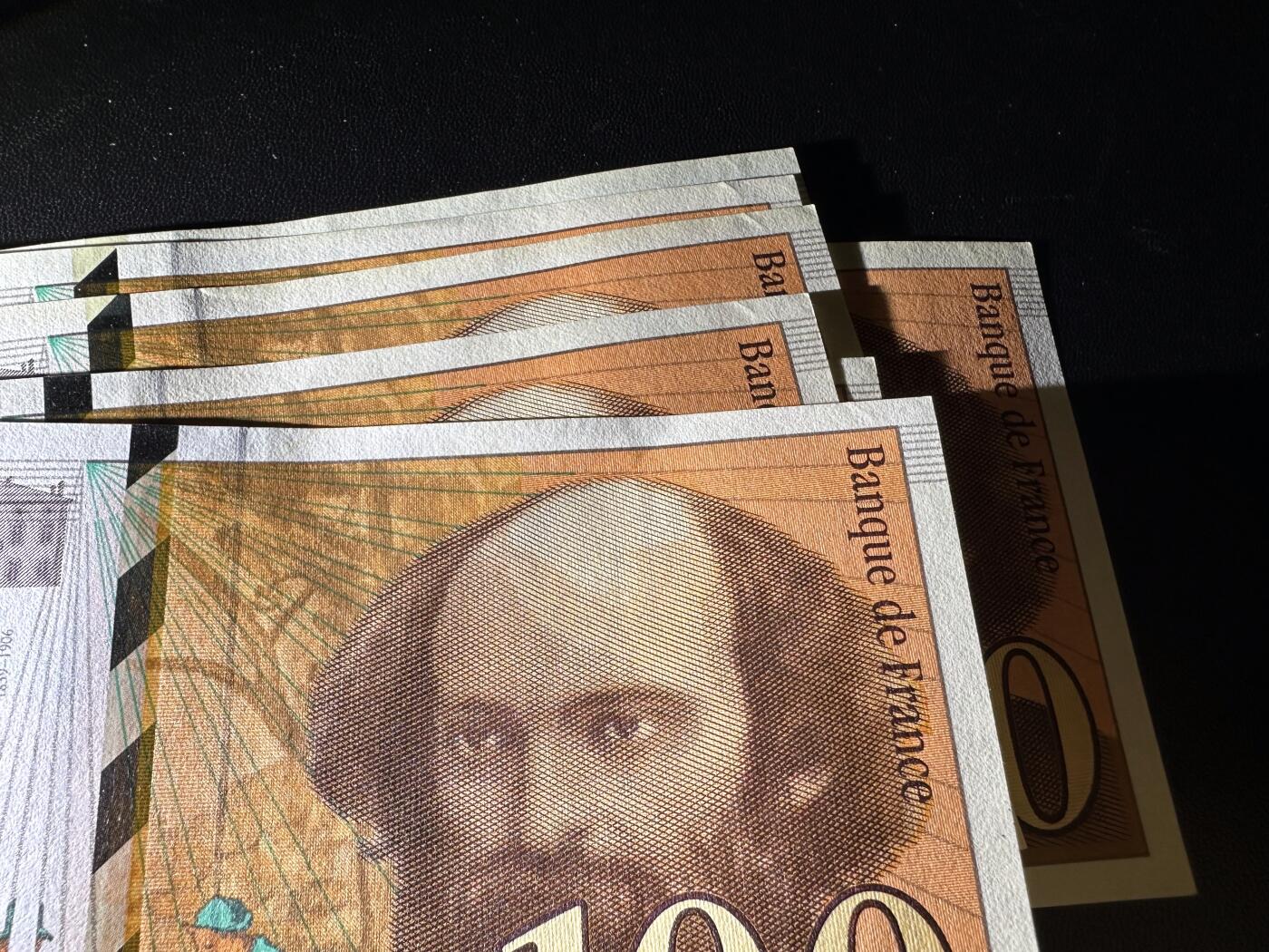 《外钞收藏家》第六百一十九期（精品场）（长期征集拍品、欢迎藏友们联系合作） 1998年法国末版100法郎 7张一起 断连 UNC-有轻微发黄和潮