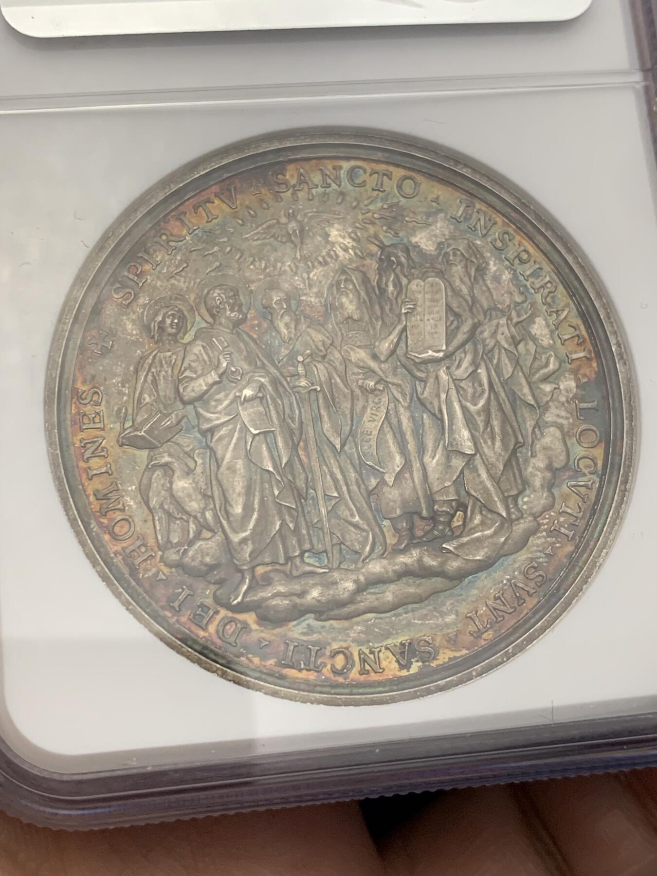 《竞宝斋》第472场 周日，周一，周二 3场连拍 （全场包邮）欢迎送拍 NGC MS64 教皇国梵蒂冈利奥十三世成立圣经研究委员会纪念大银章，五彩包浆 高浮雕，直径44mm， 冠军分，加厚盒