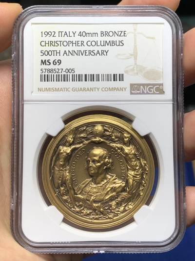 《竞宝斋》第472场 周日，周一，周二 3场连拍 （全场包邮）欢迎送拍 - NGC MS69 意大利1992年纪念哥伦布发现每周大陆500周年大铜章，非常漂亮的高浮雕。意大利名家Ludovico设计作品，超级高分，足够自藏。