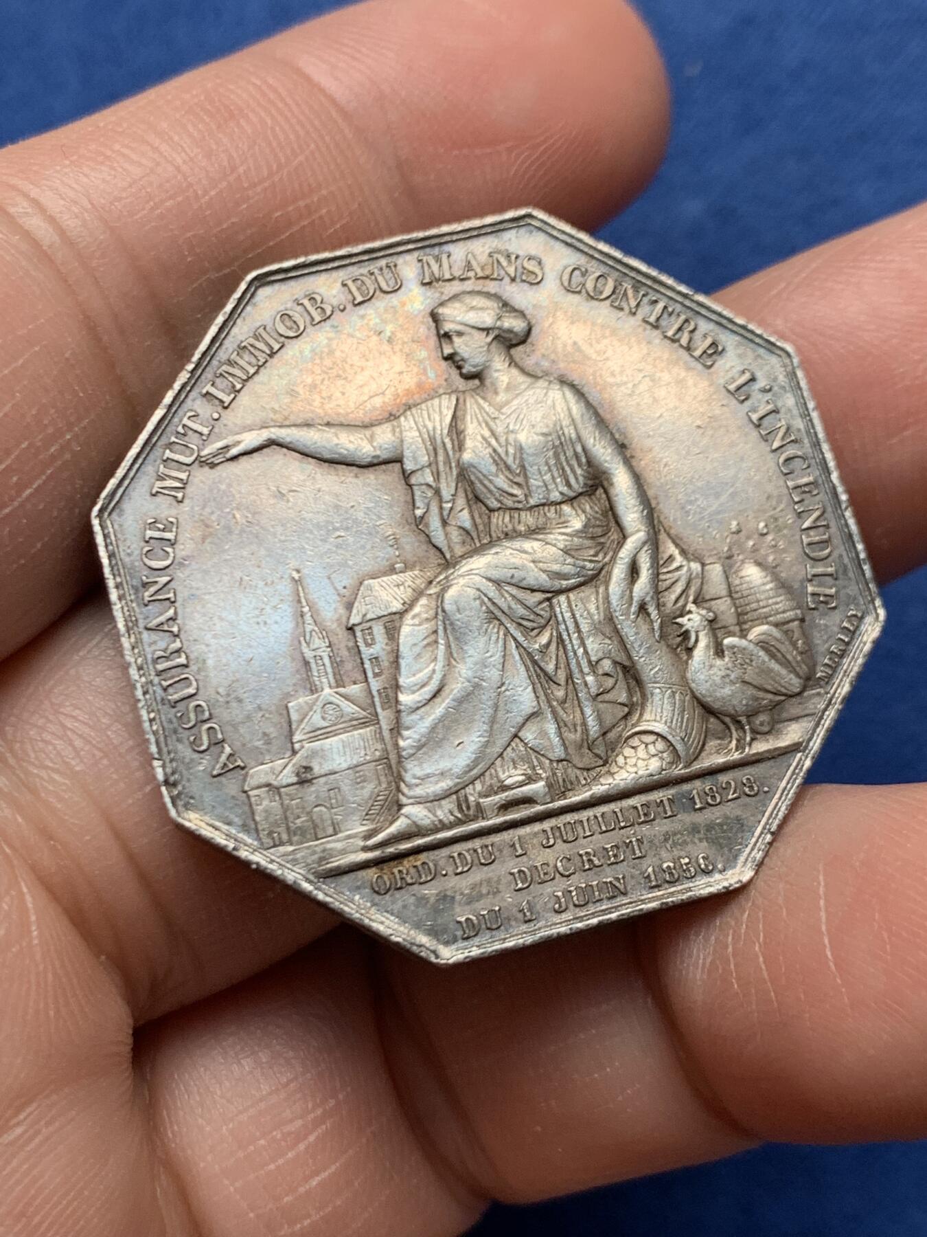 《竞宝斋》第472场 周日，周一，周二 3场连拍 （全场包邮）欢迎送拍 法国勒芒房地产保险公司八角银质代币，19.31g，35.5mm，手指边铭