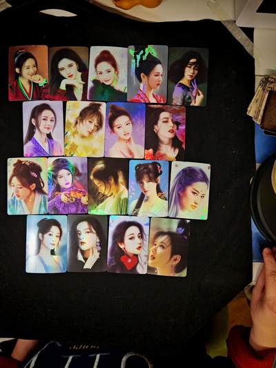 琦卡当当铺～第36期★★新年快乐~各种类型亲签A4都有~支持寄存★★~【9点40结束】扫码加群抽[包邮券]~ - 刹那芳华 女明星手绘卡18张一套 卡面精扣彩闪