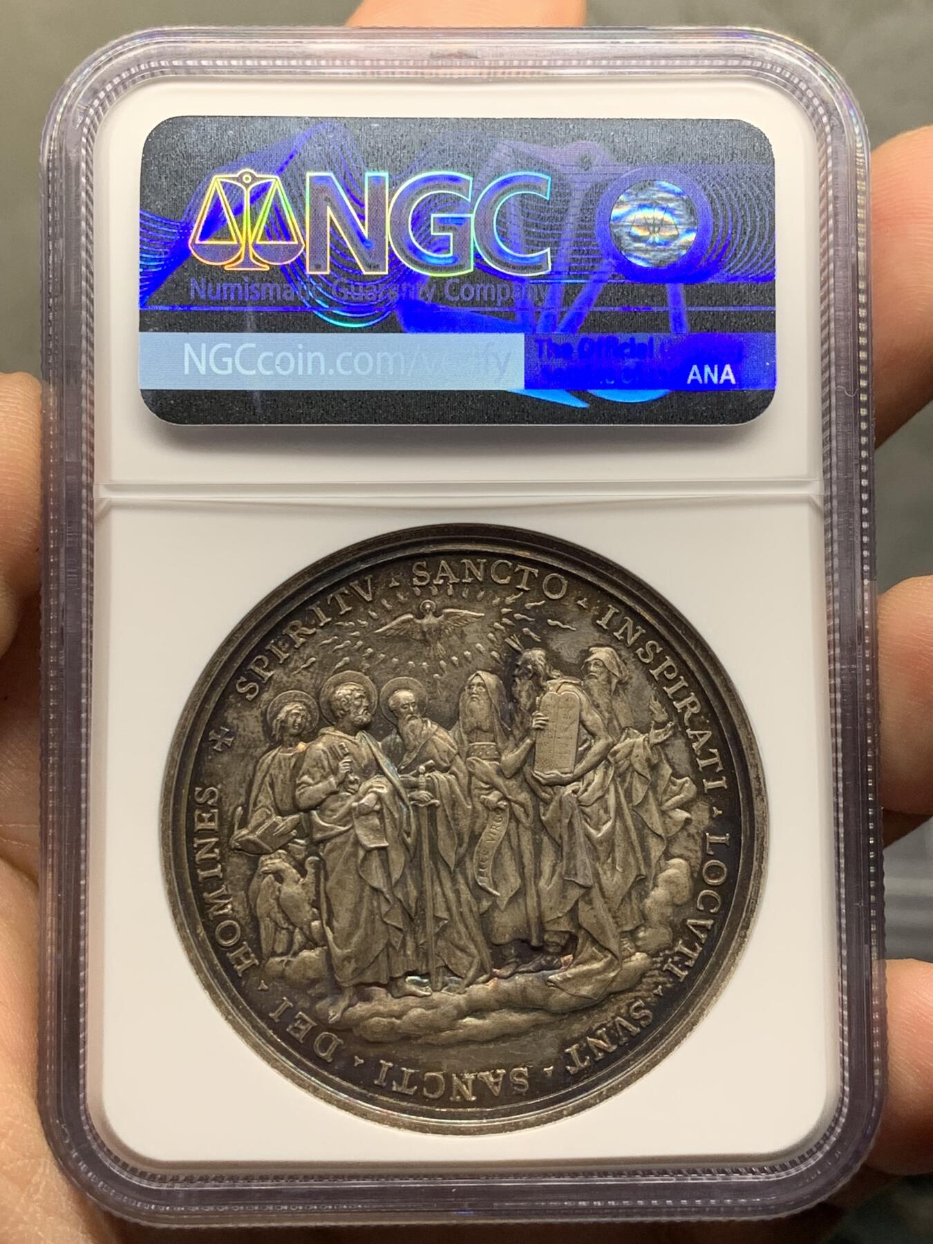 《竞宝斋》第472场 周日，周一，周二 3场连拍 （全场包邮）欢迎送拍 NGC MS64 教皇国梵蒂冈利奥十三世成立圣经研究委员会纪念大银章，五彩包浆 高浮雕，直径44mm， 冠军分，加厚盒