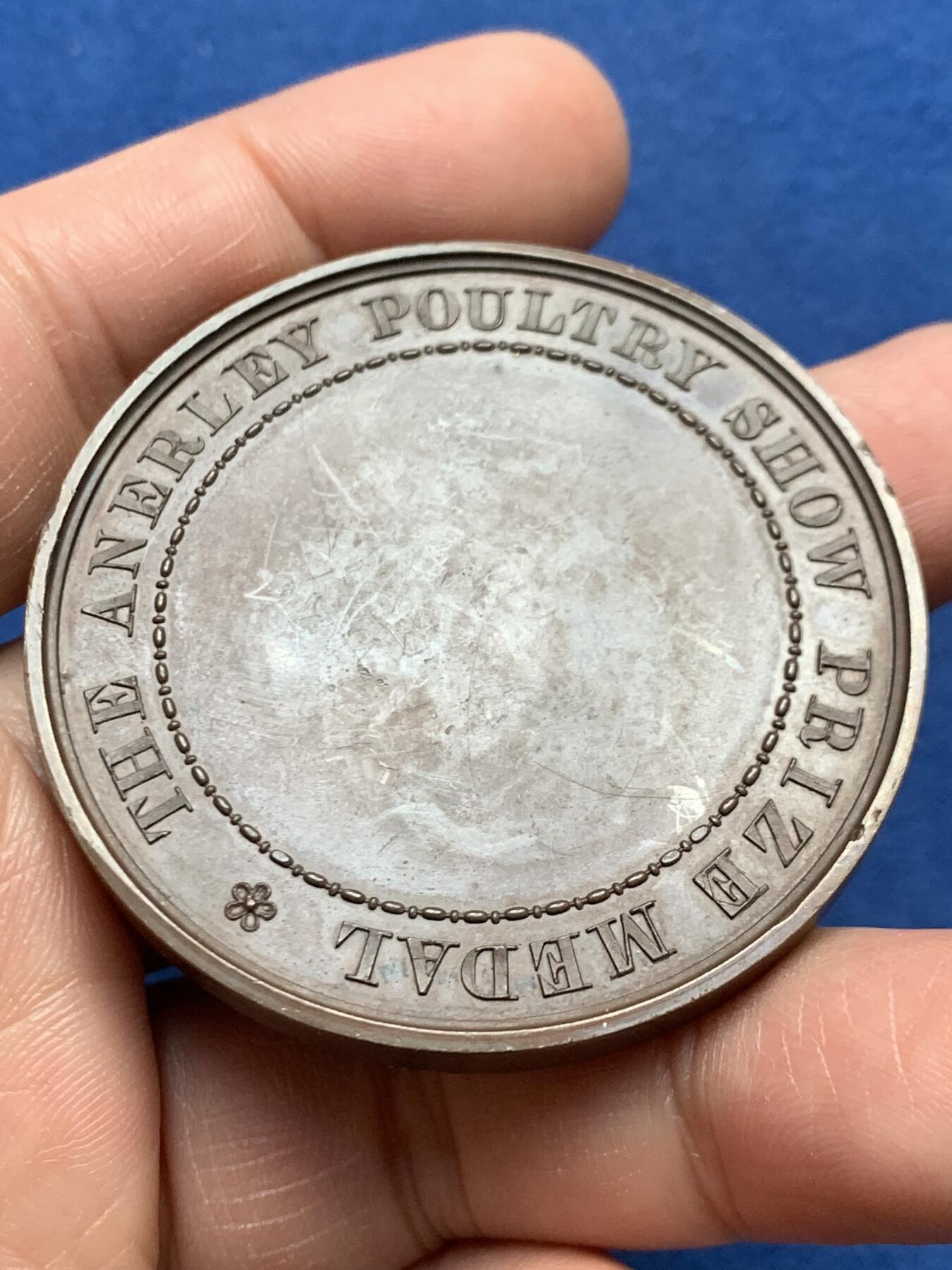 《竞宝斋》第472场 周日，周一，周二 3场连拍 （全场包邮）欢迎送拍 英国伦敦阿纳利家禽展铜章，68.7g，50.5mm