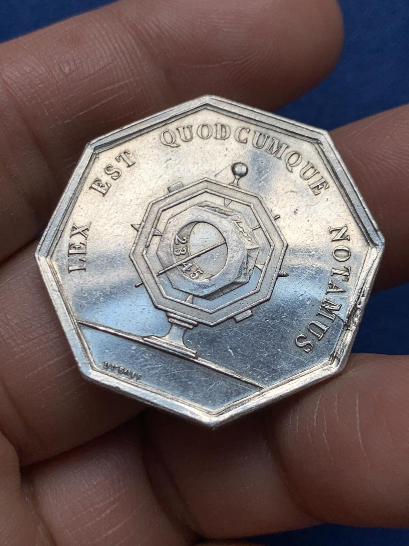 《竞宝斋》第472场 周日，周一，周二 3场连拍 （全场包邮）欢迎送拍 法国JETON银质八角，苏瓦松公证人，直径31.9毫米，克重15.08，边铭：蜜蜂+argent