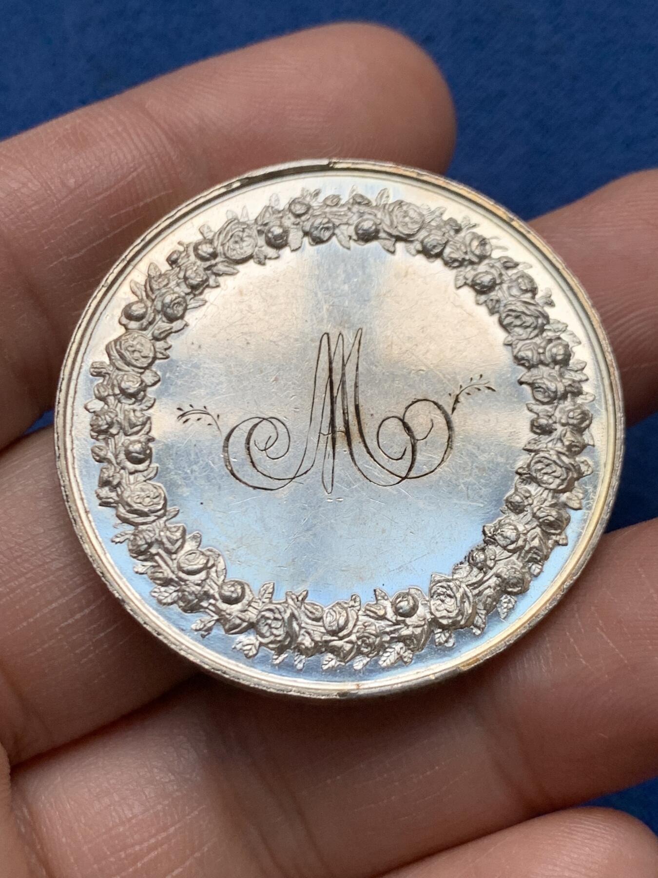 《竞宝斋》第472场 周日，周一，周二 3场连拍 （全场包邮）欢迎送拍 法国婚姻与爱情纪念银章，25g，39mm，蜜蜂边铭