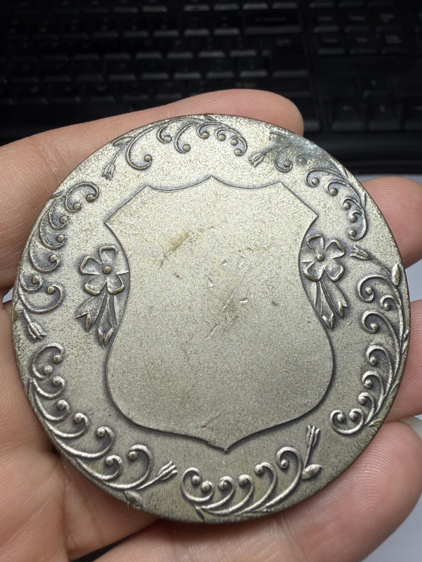 2026年集古藏今外币拍卖第三期-第5场—（总第315拍），可以寄存60天，满160元包邮。 女神纪念章，直径60毫米