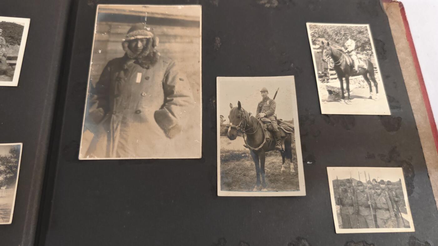 东亚勋章徽章主题拍卖 ⑨ 日军相册一本 要大量中国战场照片 飞机 租界巡警 马匹 合影 日式装备 还有不太好的照片等（ 极其珍贵 数量巨多分上中下三次才能展示完全 希望能都看一下 要部分可能上传重复130多张 （上）（一个上穿不完所以还有下 请在次出价）