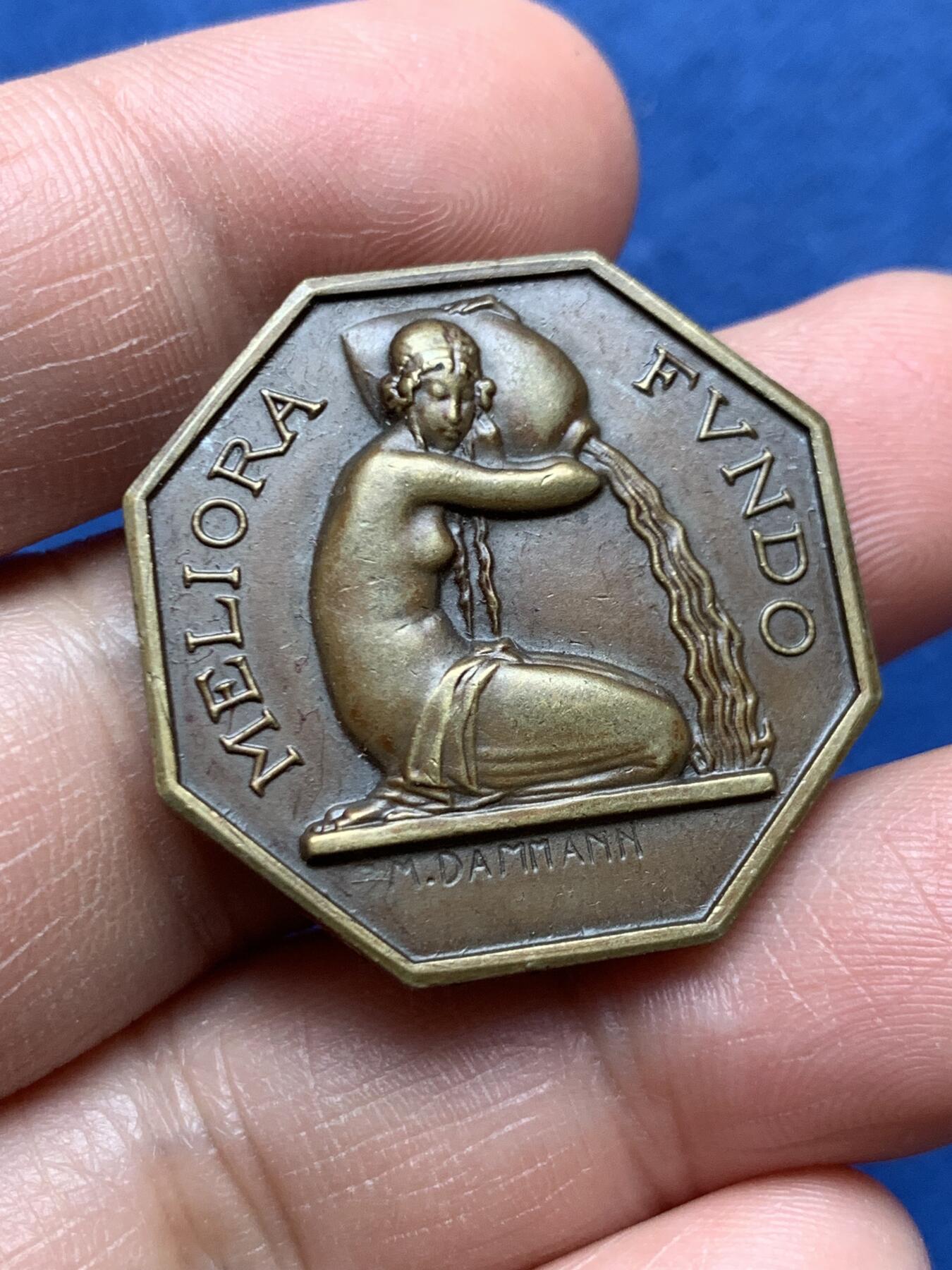 《竞宝斋》第472场 周日，周一，周二 3场连拍 （全场包邮）欢迎送拍 法国塞扎娜储蓄银行八角铜质代币，13.71g，29.8mm，丰饶角边铭