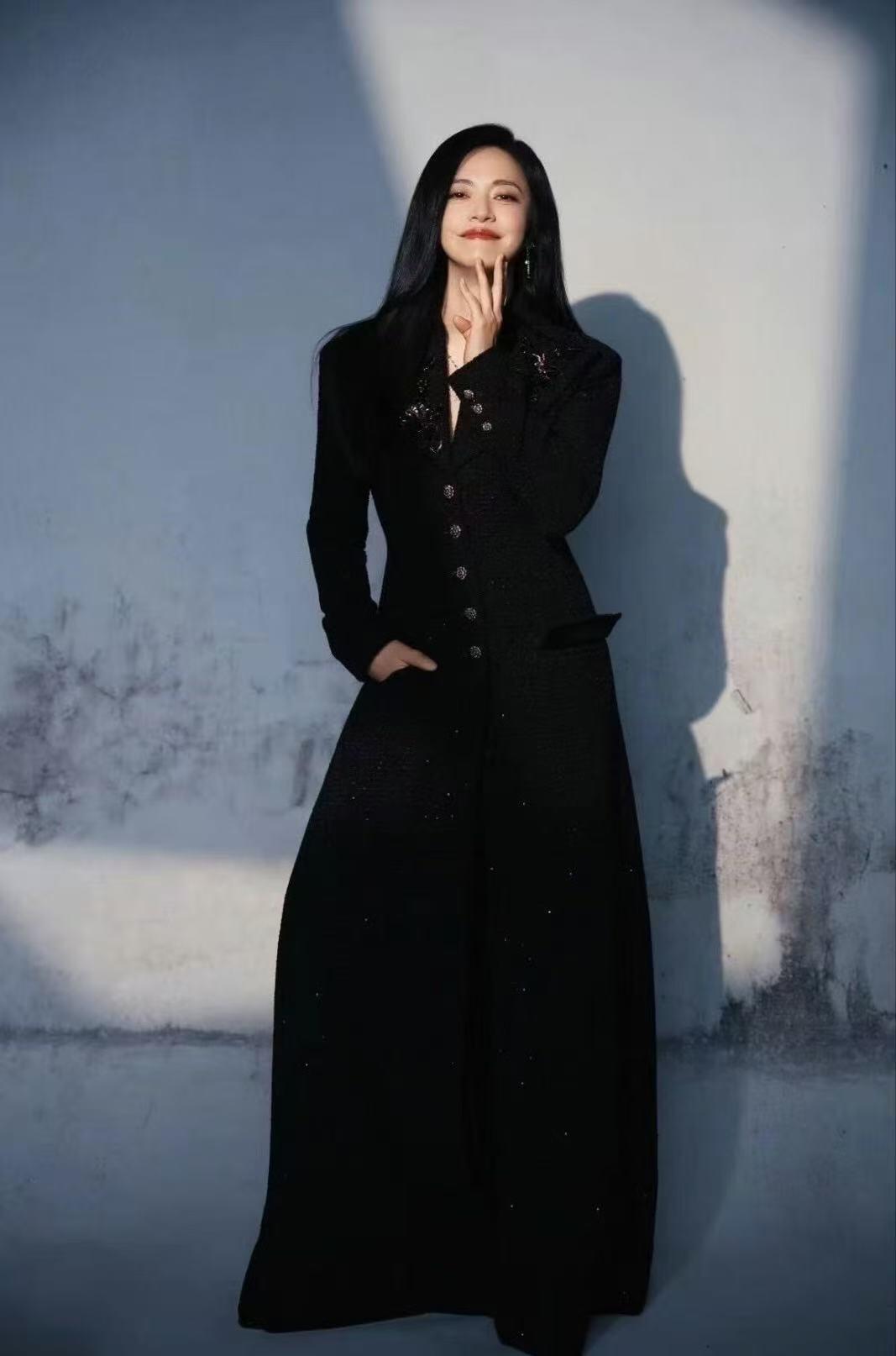 零元拍：这怎么姚晨离婚就问有没有姚晨签名，人家只是离婚又不是不给签名了[捂脸]只有一张姚晨亲签家乡泉州簪花纪念卡，来拍吧！