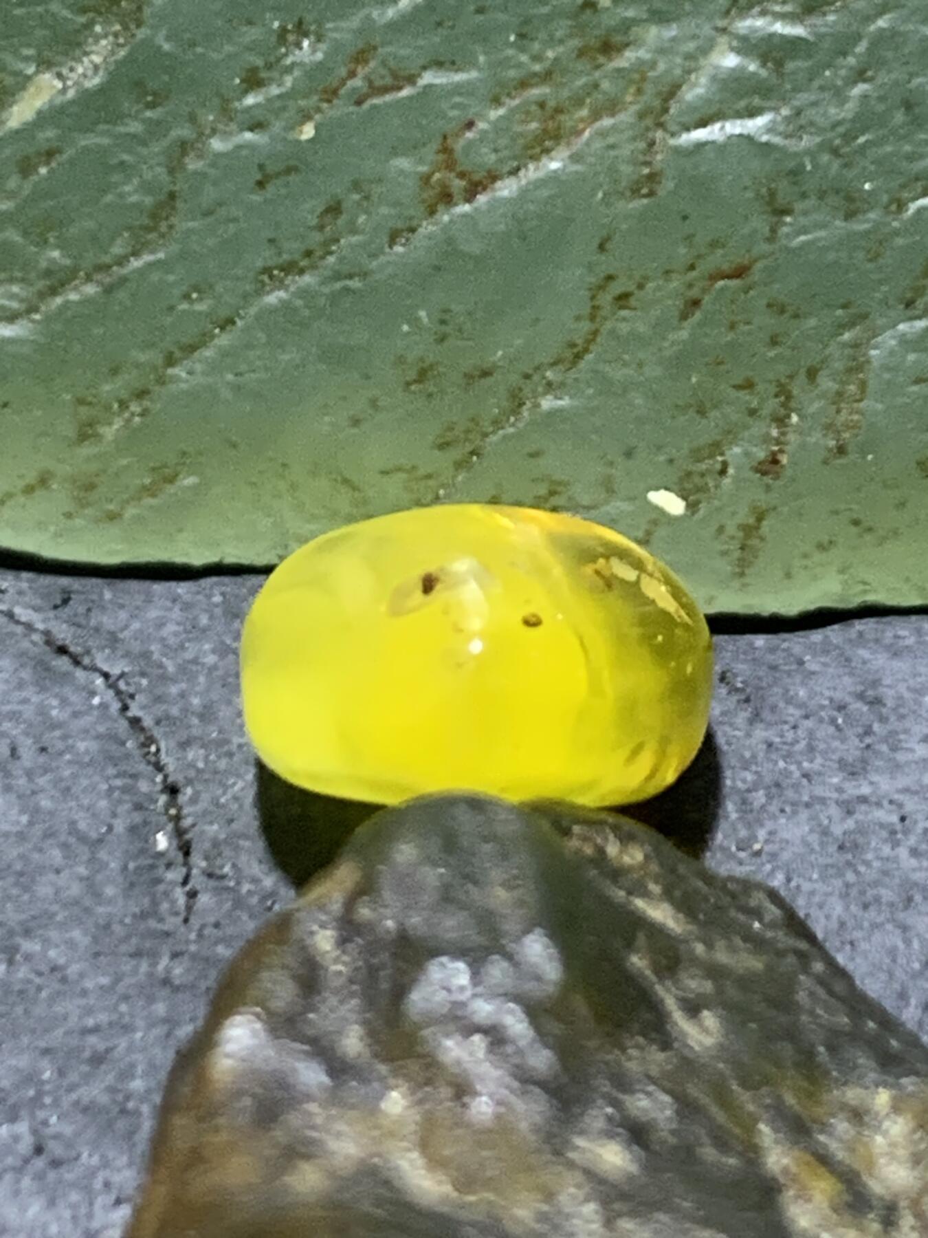 乌克兰蜜蜡爱心形通货戒面一个，