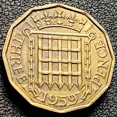 泉币菌-第212场-拍品多 请提前出价（工作最近较忙 发货不及时，望理解） - 1959年 英国3便士铜币 伊丽莎白二世 21mm 多边形币 