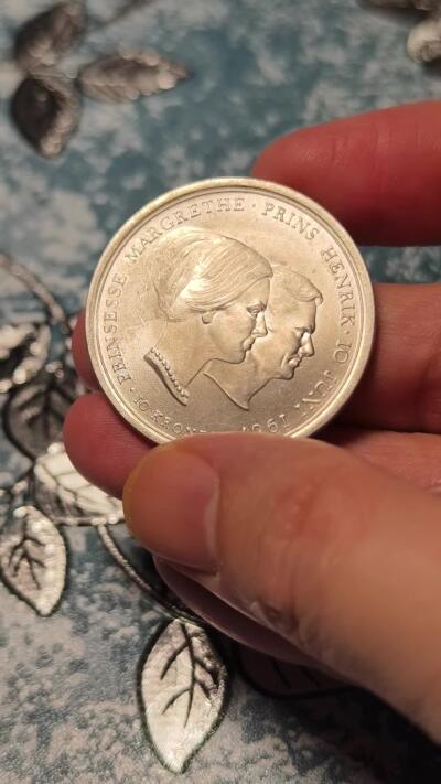 抚柳草堂-第十七期章牌钱币  奖章勋章限时免佣 满百包邮 放漏专场 1967丹麦玛格丽特公主与法国亨里克亲王结婚纪念10克朗银币 重20.6g 原光极美品