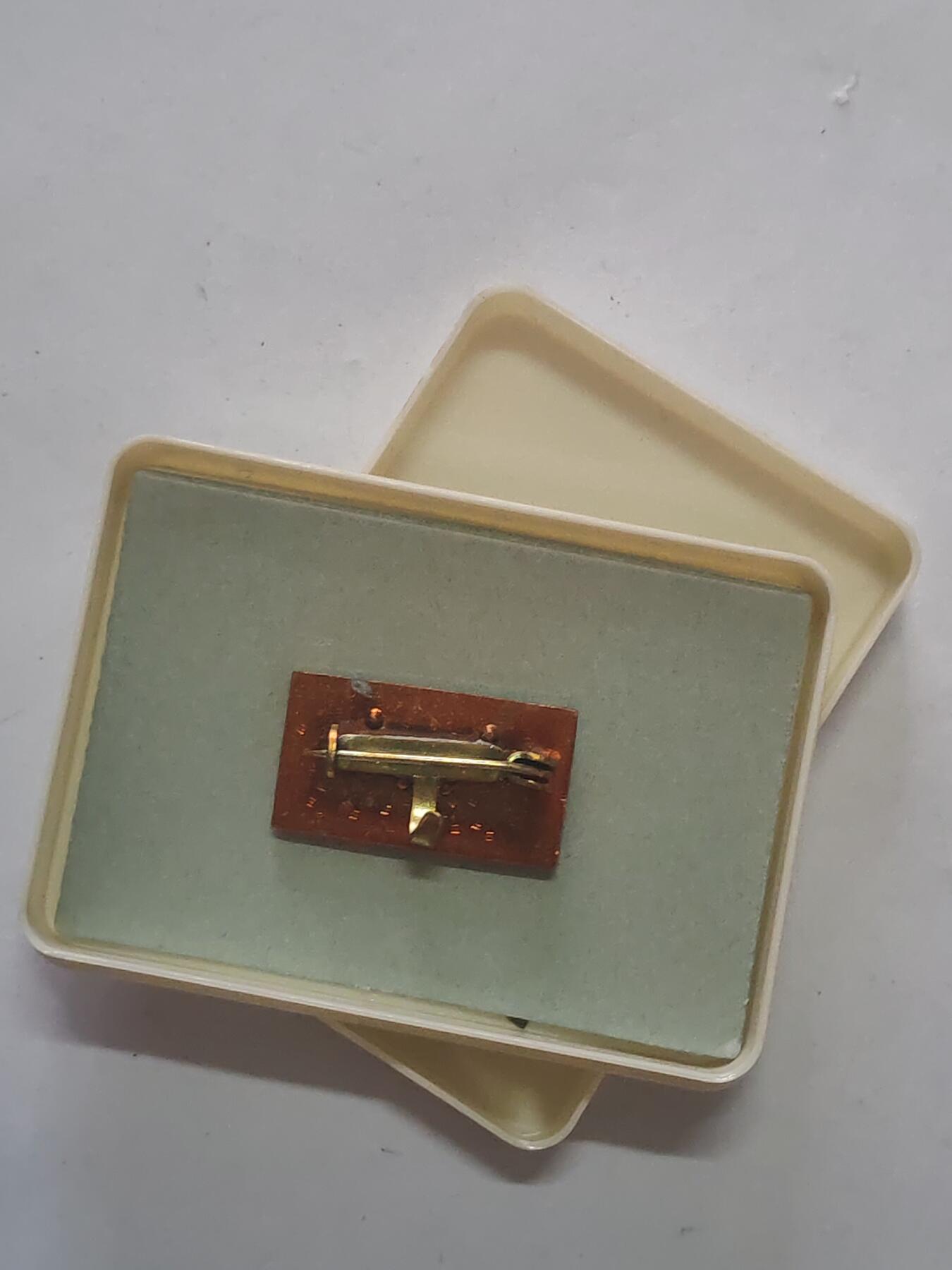 韵星假日军品类拍卖第47期 -- Rimey Holidays Militaria Auction 47 民主德国集体劳动五次获得带原盒